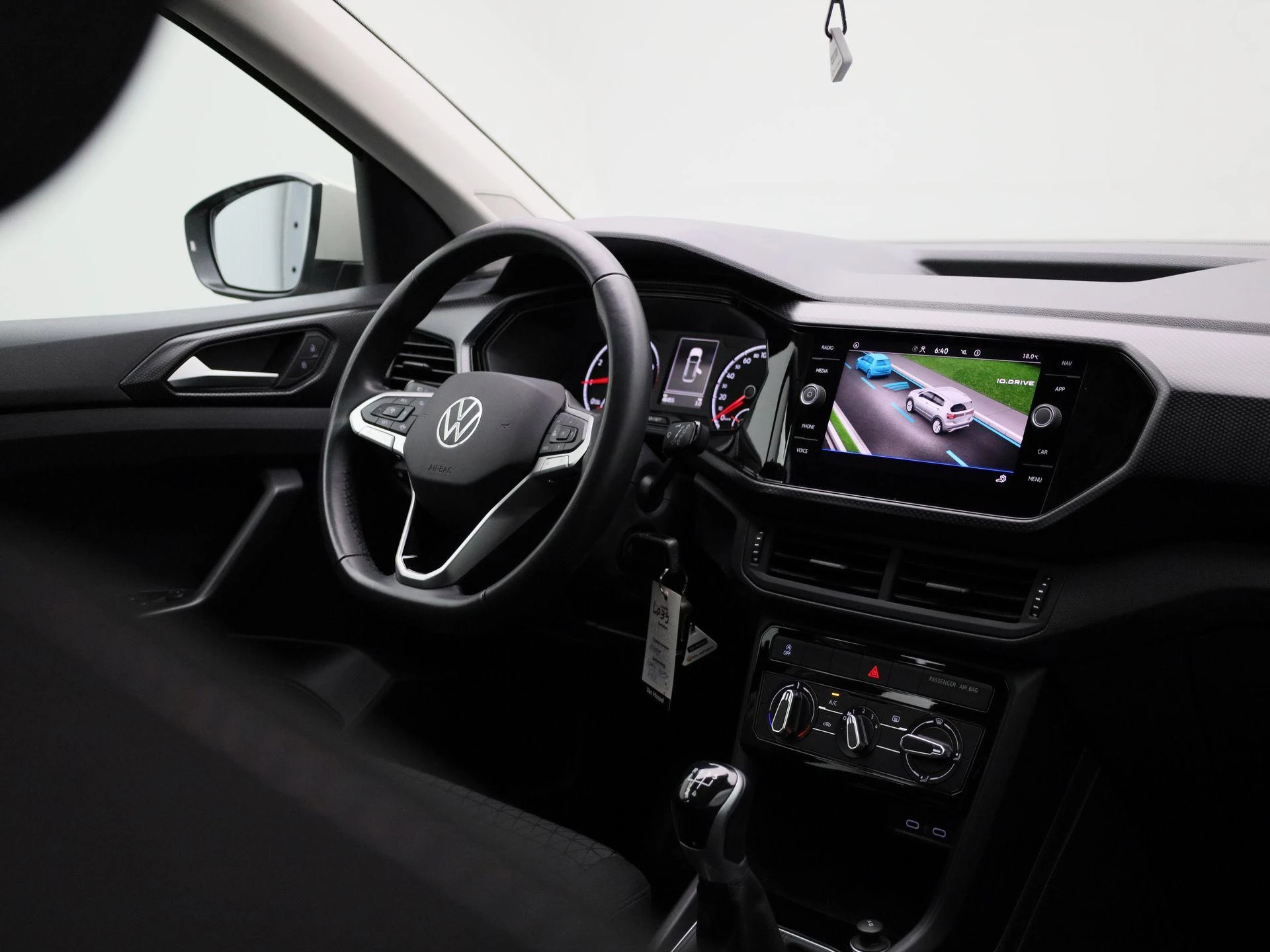 Volkswagen-T-Cross-image-30