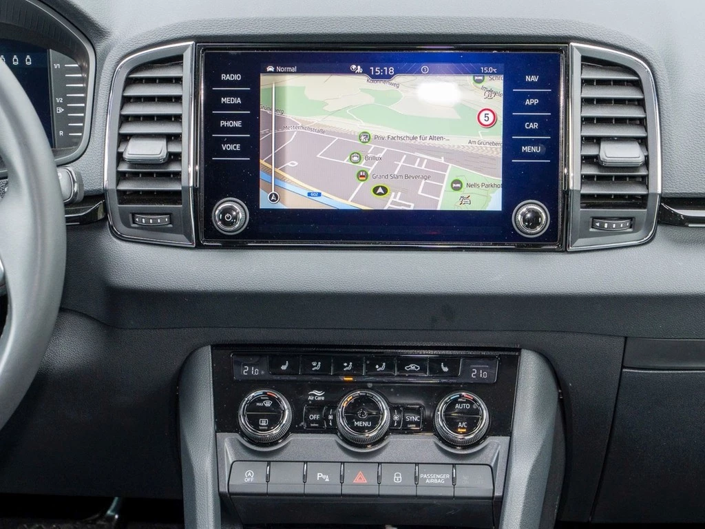 Škoda Karoq 1.5 TSI DSG Tour Matrix, AHK, Navi