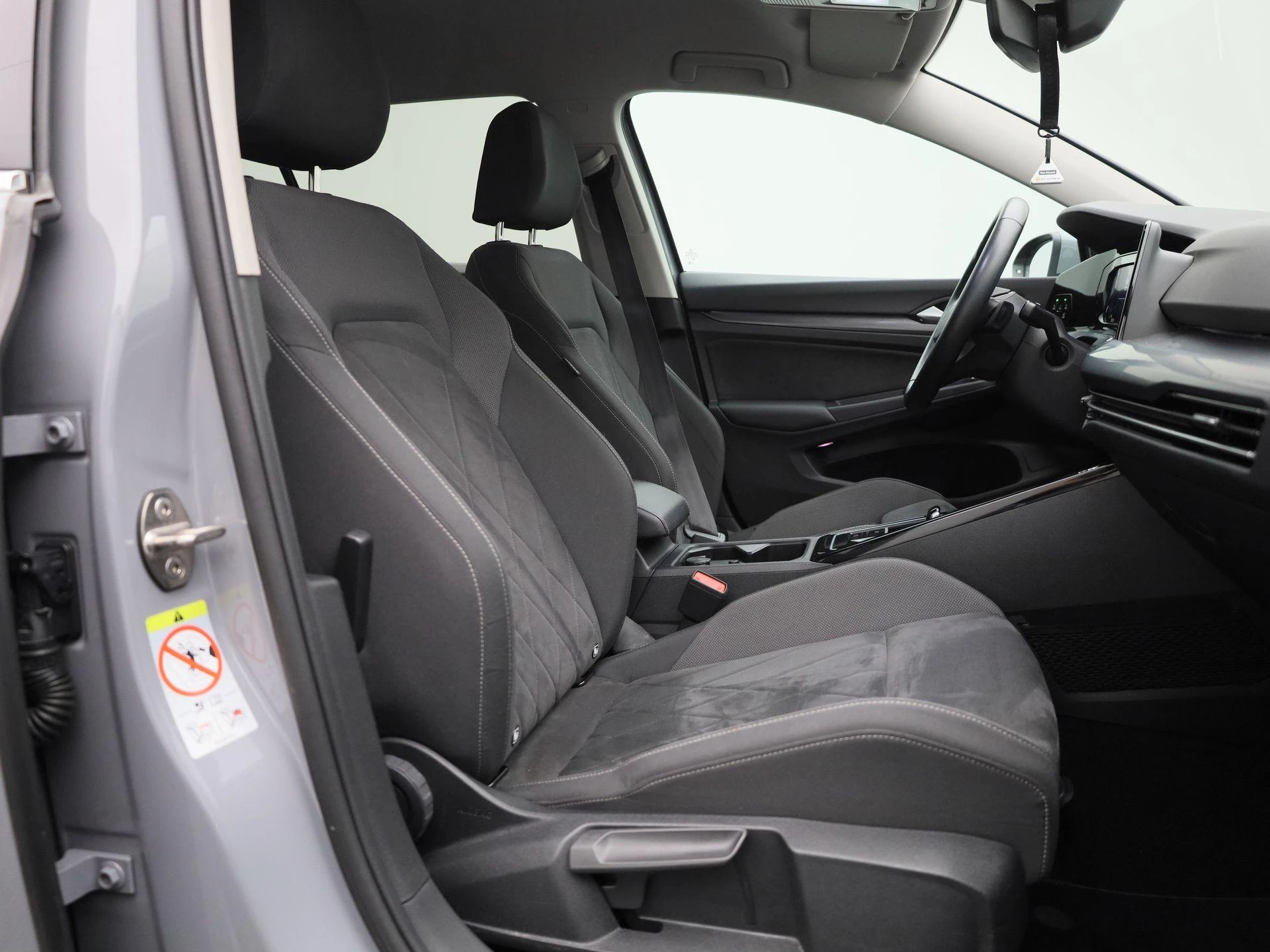 Volkswagen-Golf-image-32