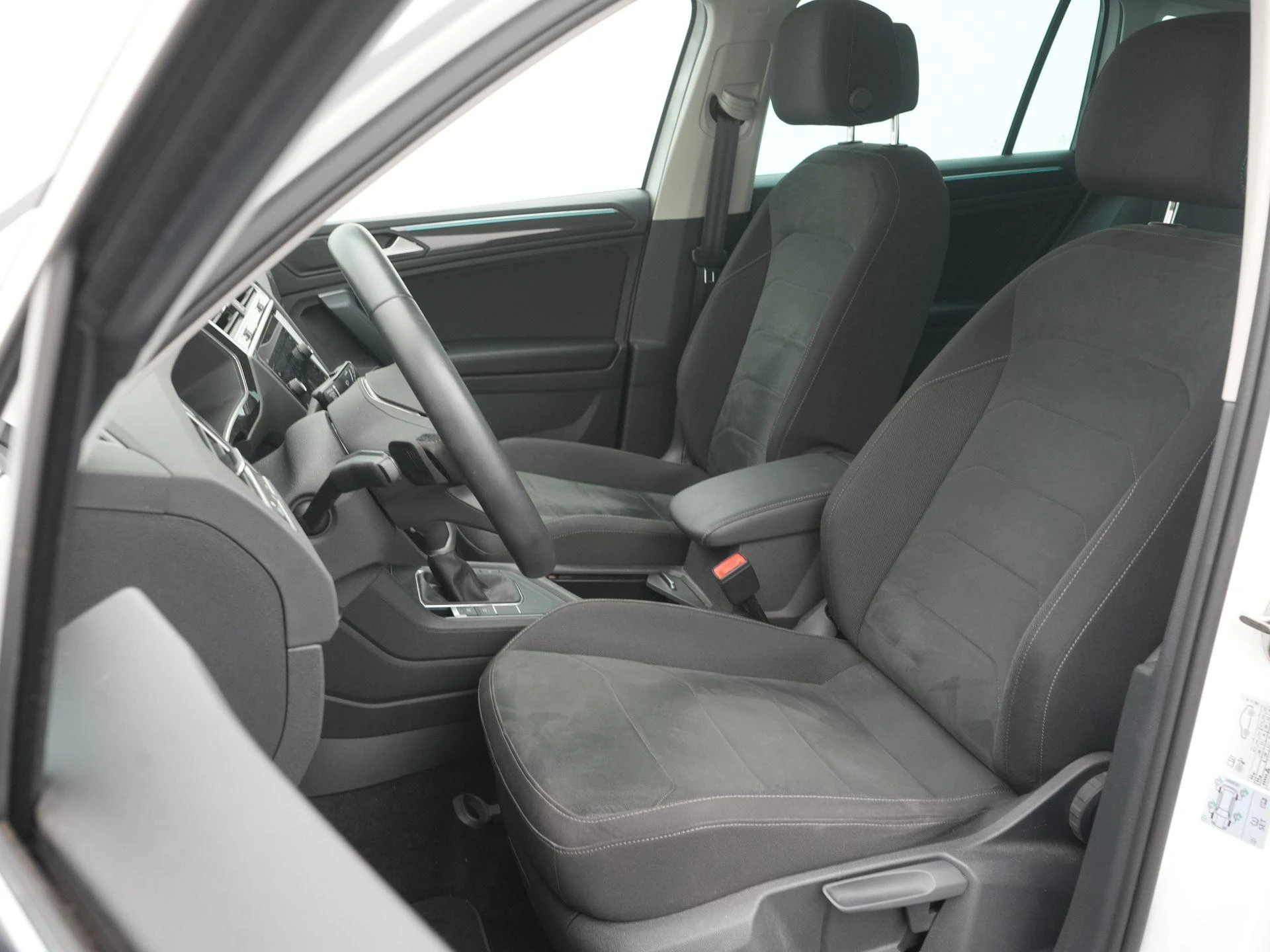 Volkswagen-Tiguan-image-8