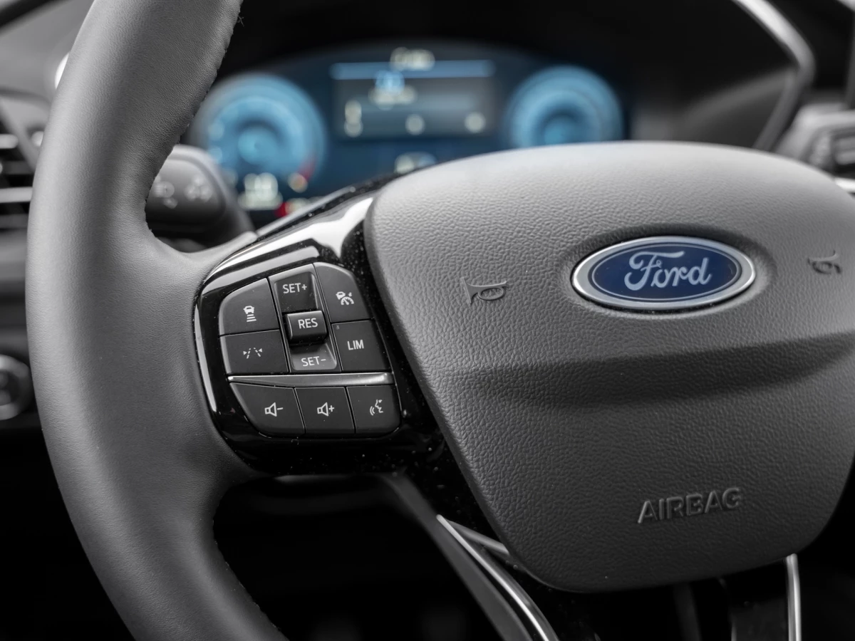 Ford Kuga Titanium NAVI/ACC/TWA/RFK