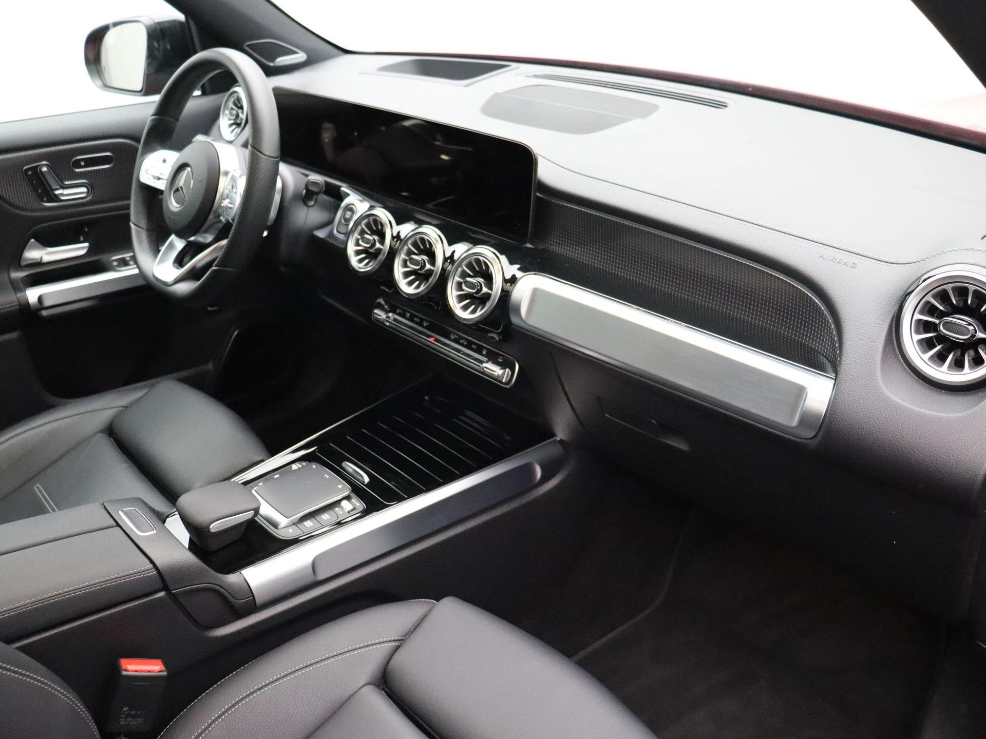 Mercedes-Benz EQB 350 4MATIC AMG Line + LEDER + PANO + BURMESTER + HEAD UP + CARPLAY +