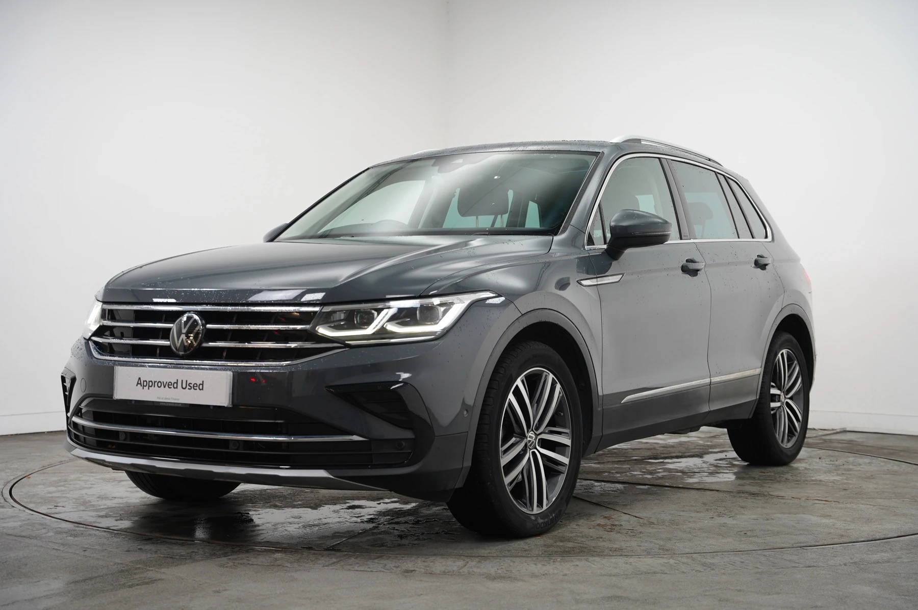 Volkswagen-Tiguan-image-36
