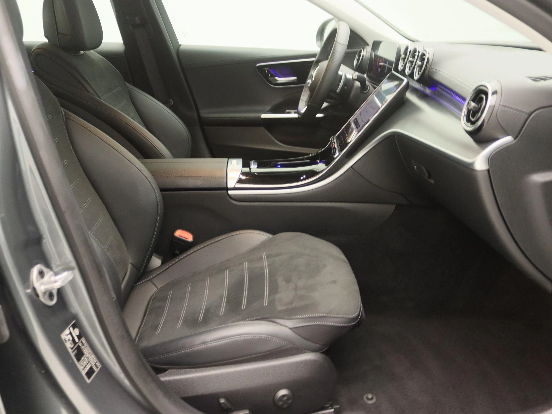 Mercedes-Benz-C-Klasse-image-22
