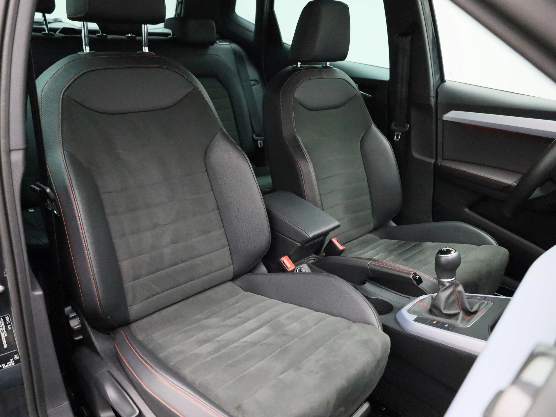 SEAT-Arona-image-33