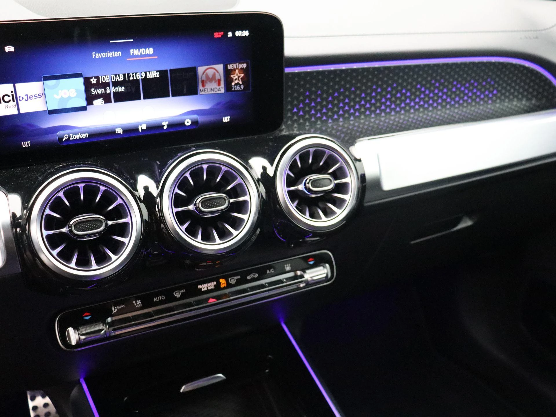 Mercedes-Benz EQB 350 4MATIC AMG Line + LEDER + PANO + BURMESTER + TREKHAAK + HEAD UP +