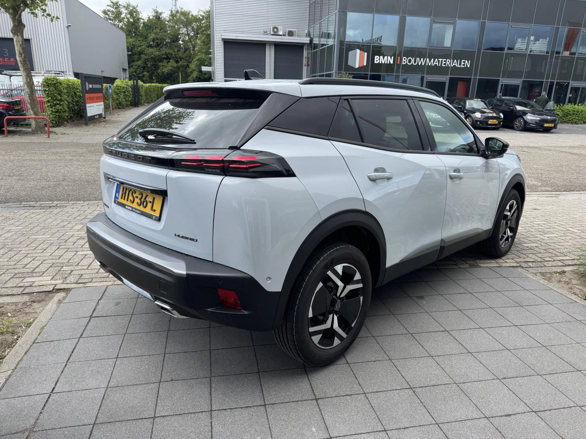 Peugeot 2008 1.2 Hybrid 145 Allure