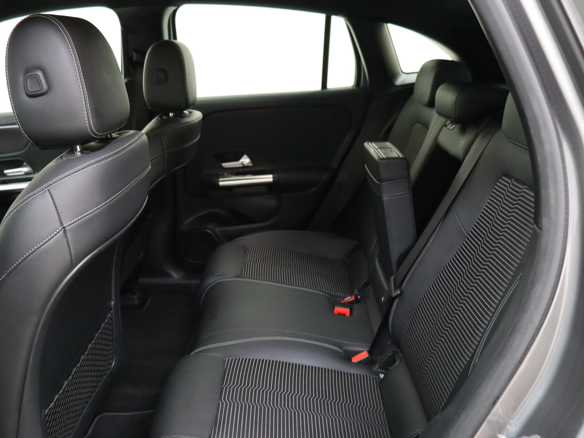 Mercedes-Benz-EQA-image-15
