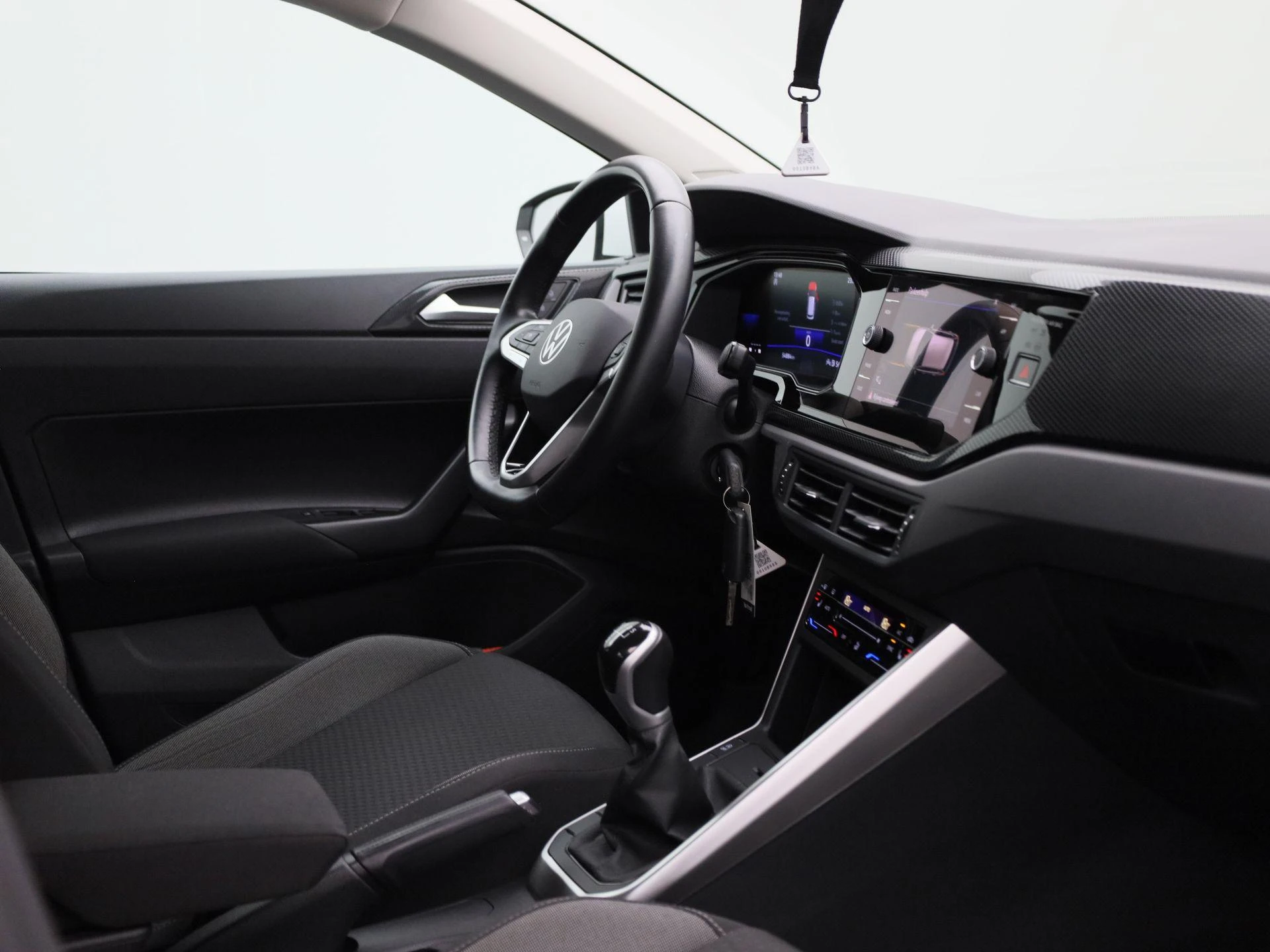 Volkswagen-Polo-image-32