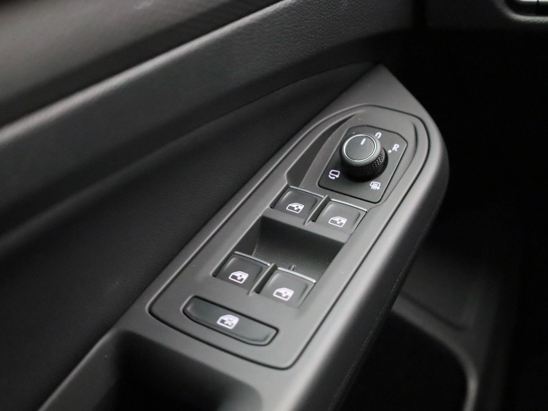 Volkswagen-Golf-image-34