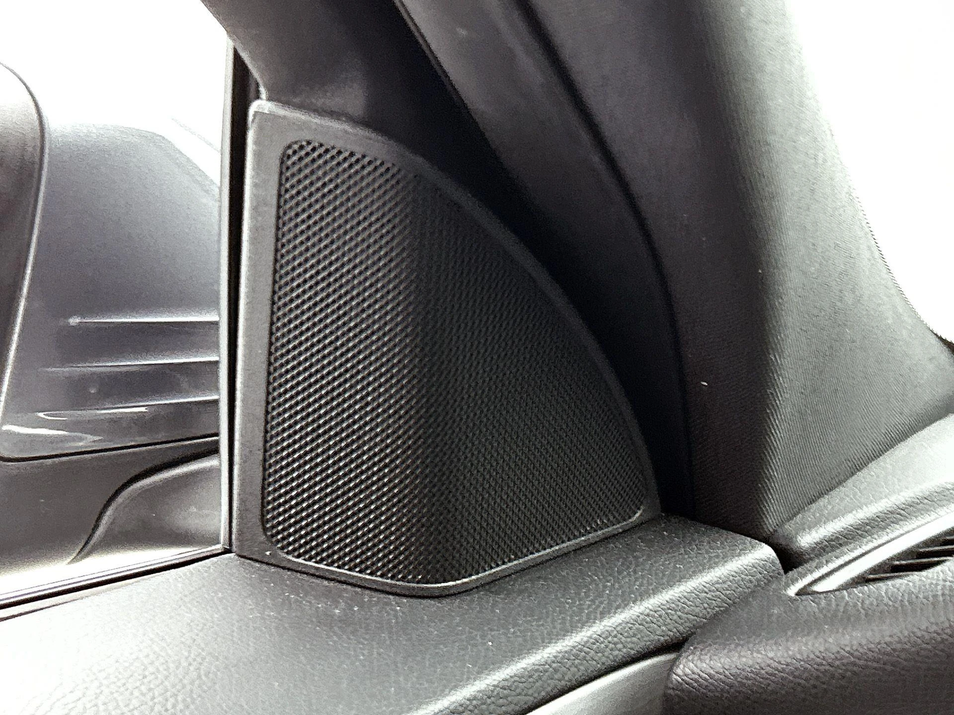 Mercedes-Benz-C-Klasse-image-14