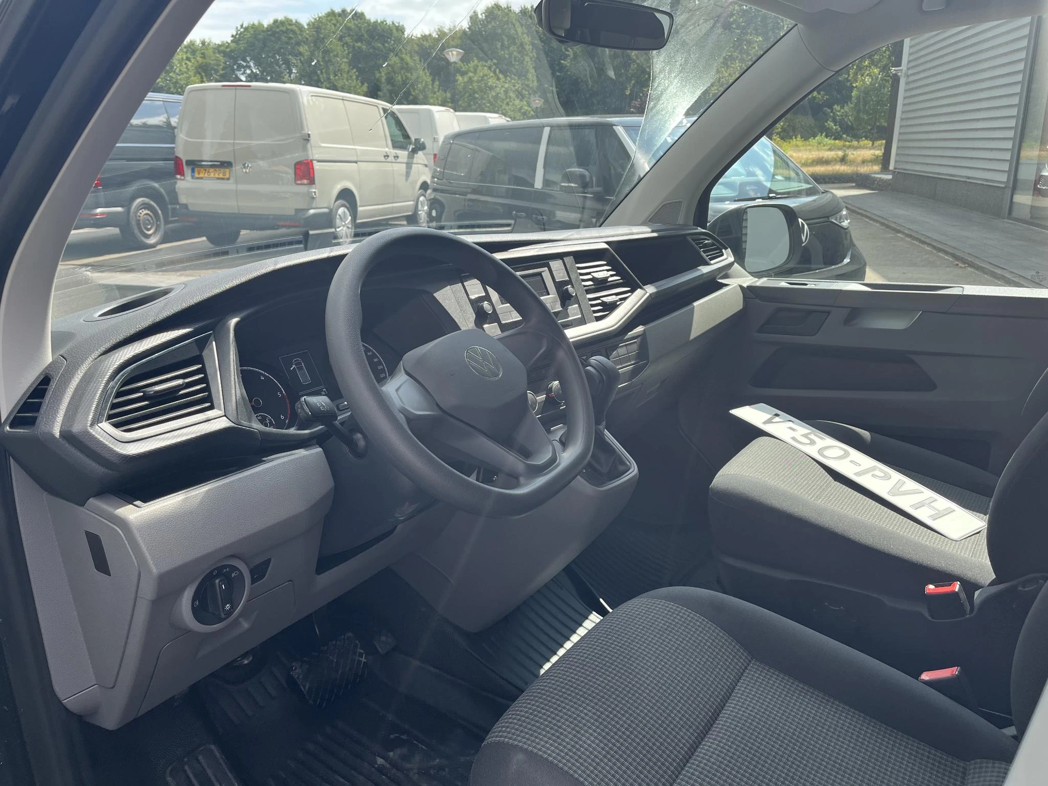 Volkswagen-Transporter-image-4