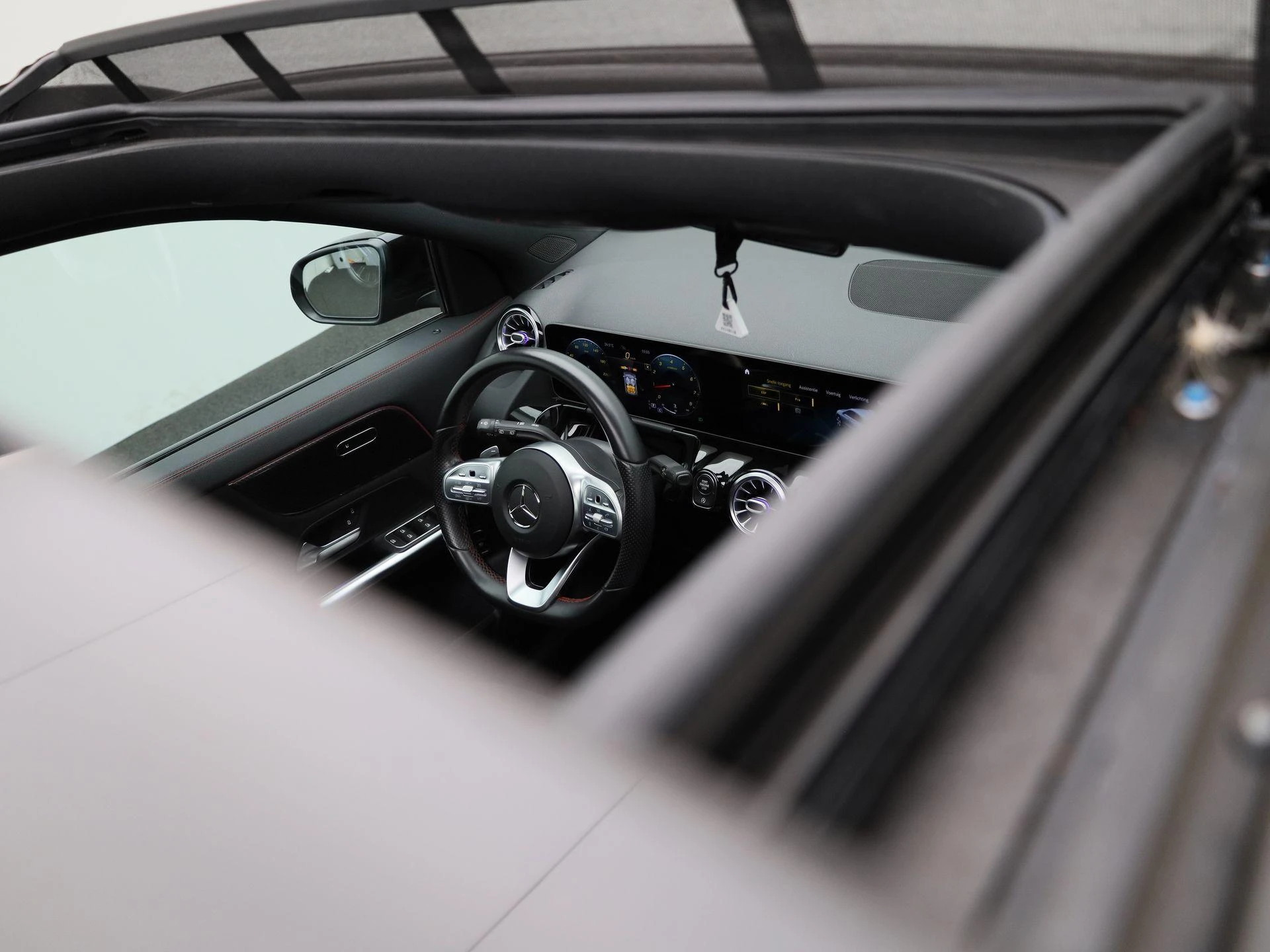 Mercedes-Benz-GLA-image-42
