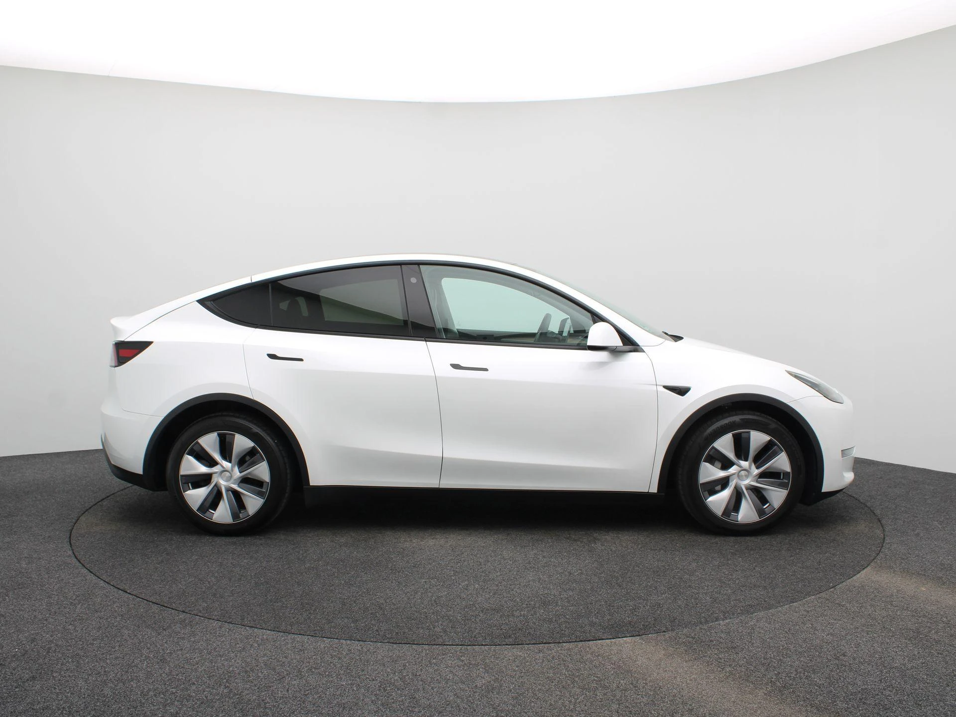 Tesla-Model Y-image-5
