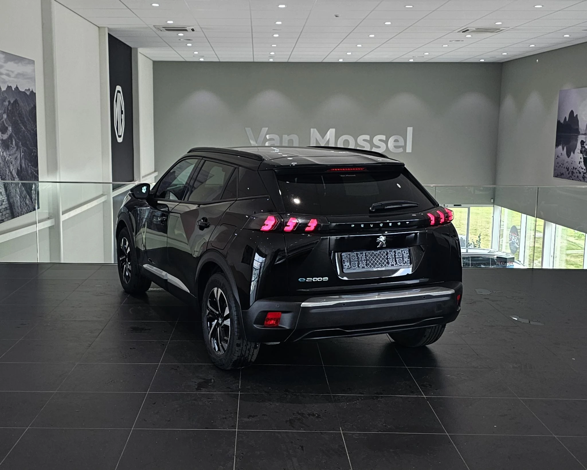 Peugeot-e-2008-image-7