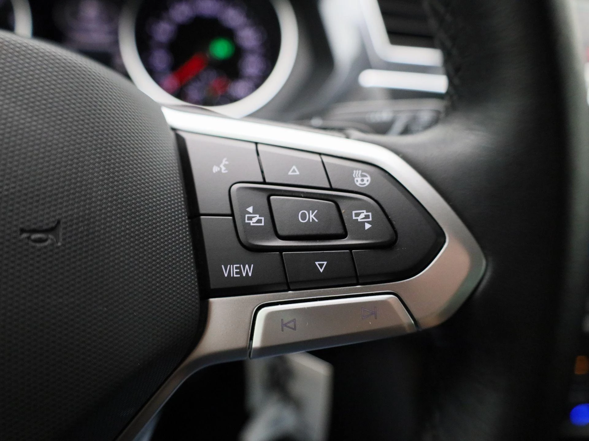 Volkswagen-Tiguan-image-19