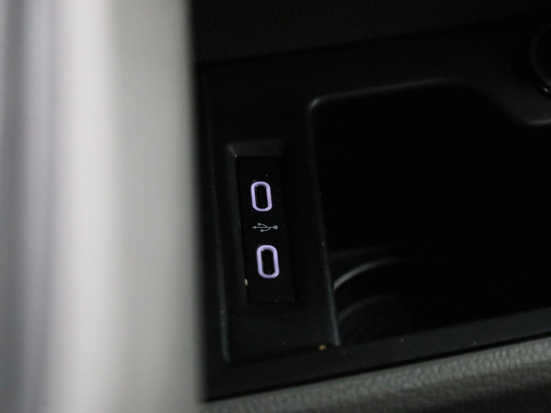 Volkswagen-Transporter-image-31