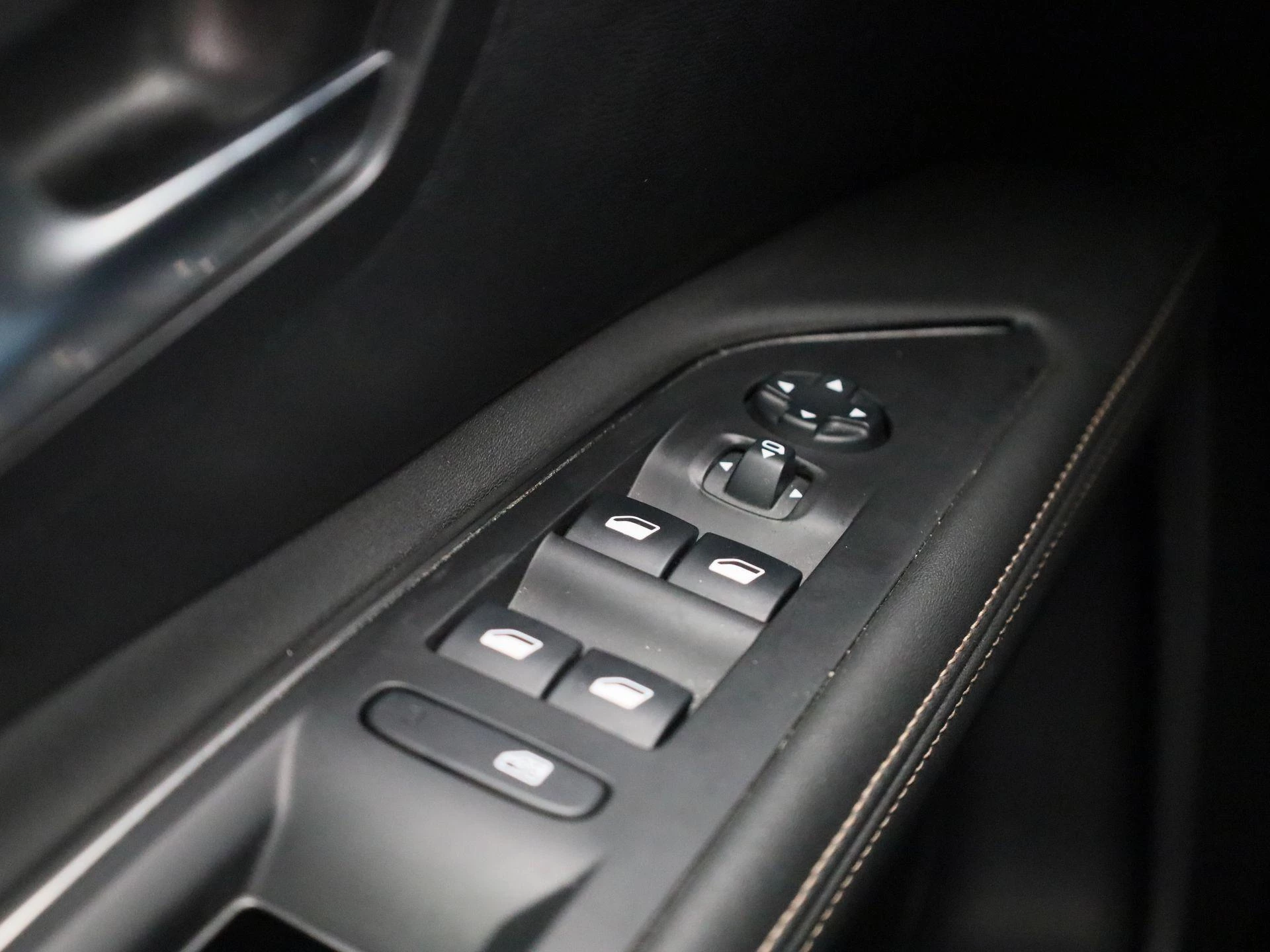 Peugeot-5008-image-32