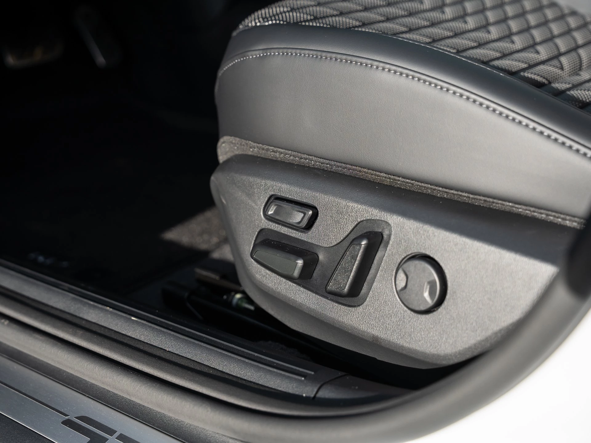 Kia EV4 Fastback | GT-line | 81.0kWh | ACC | NAVI | LED | SHZ | LEDER | 360GRAD | HUD