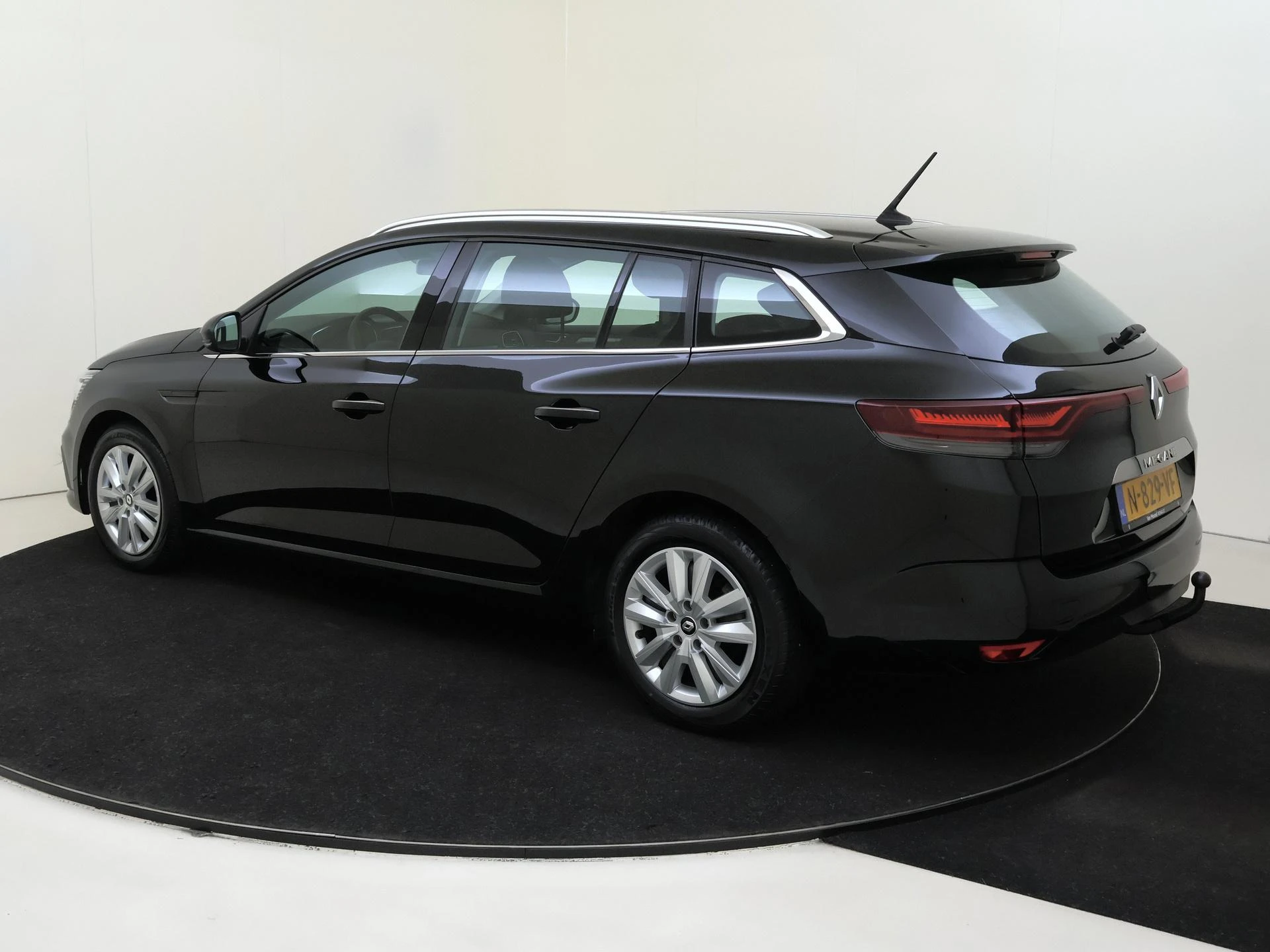 Renault-Mégane Estate-image-2