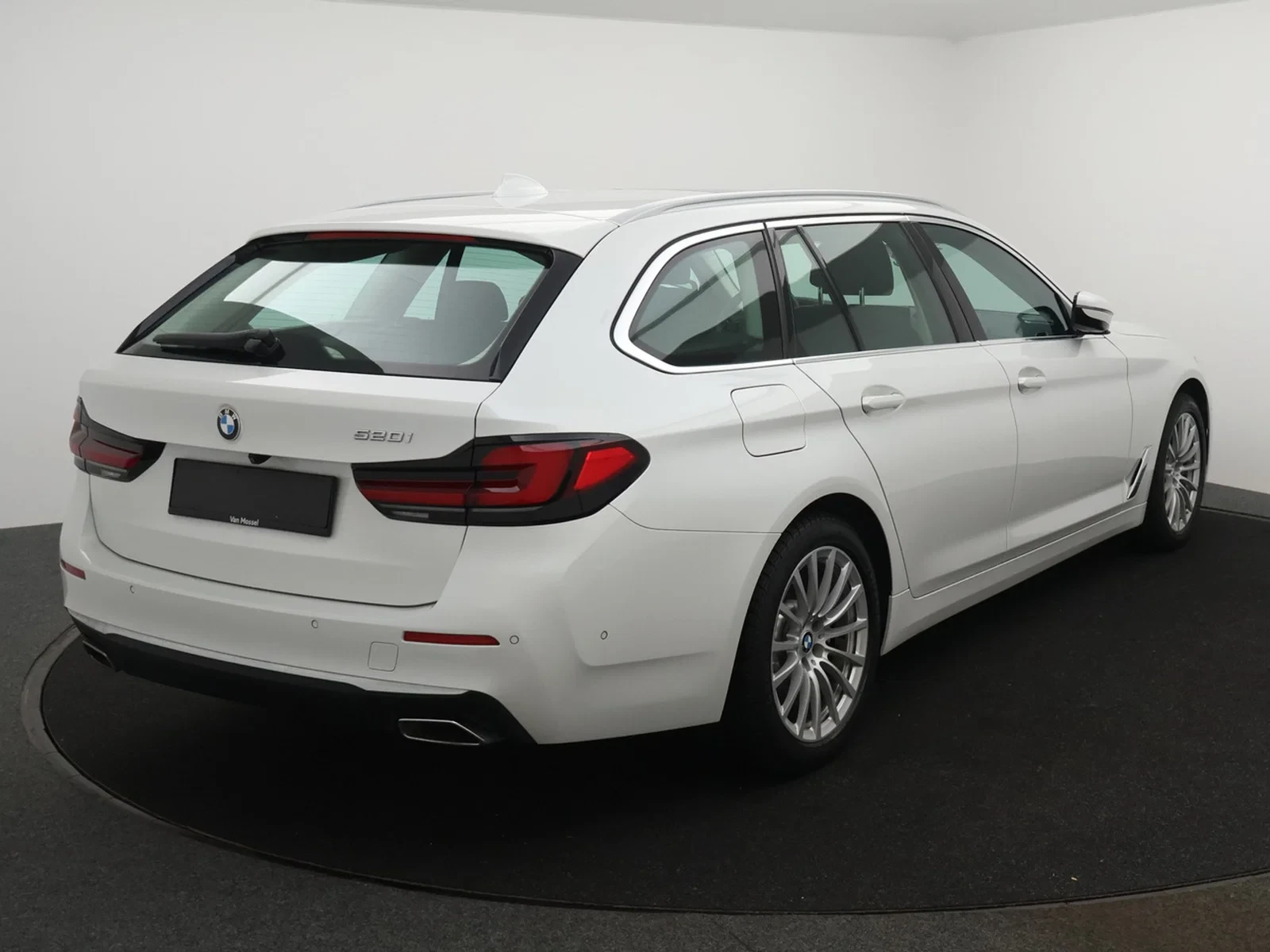 BMW Série 5 SW (G31LCI) Touring 520iA 184PK *AUTOMAAT*PANO DAK*LEDER*SFEERVERLICHTING*NAVI*BLTH*CRUISE*APP CONNECT*FULL LED*...
