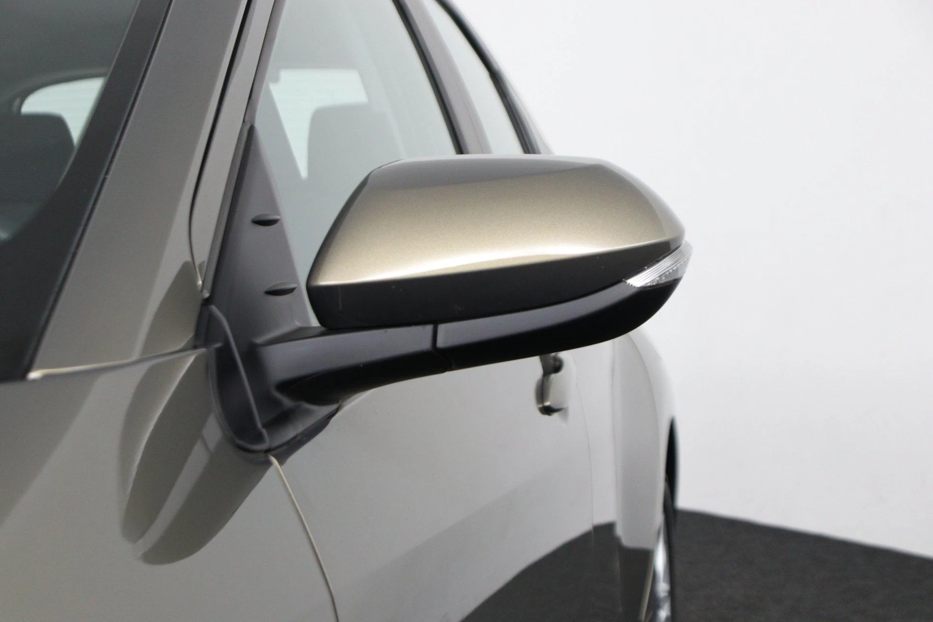 Mazda-2 Hybrid-image-28