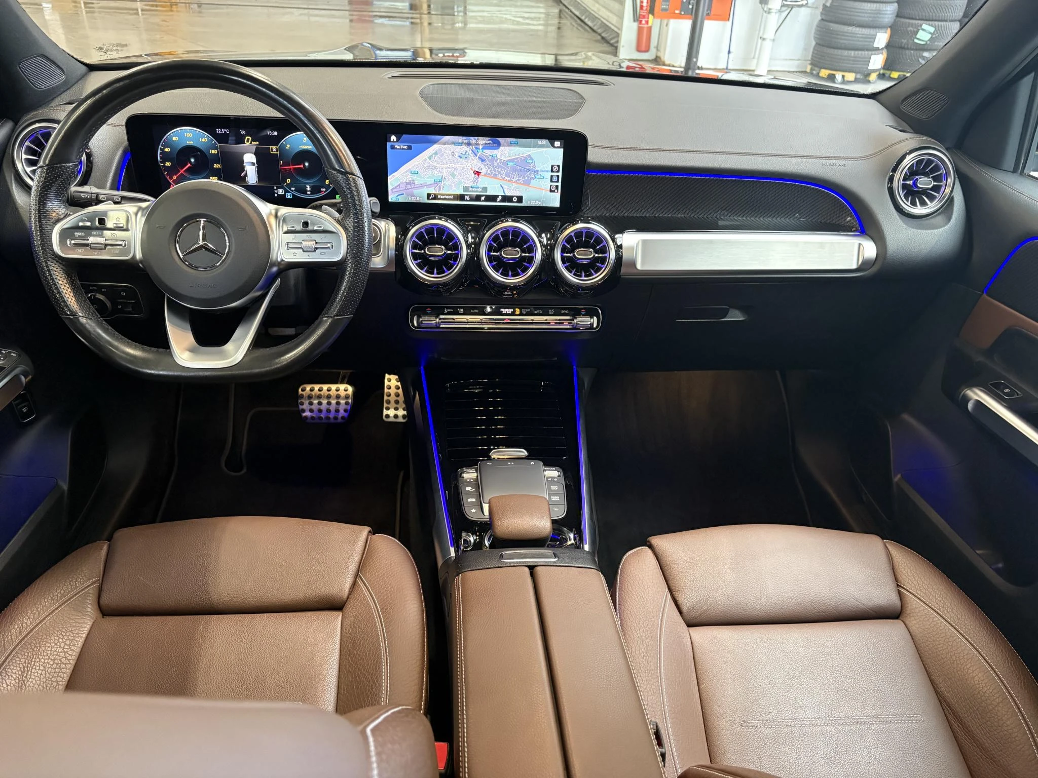 Mercedes-Benz-GLB-image-15