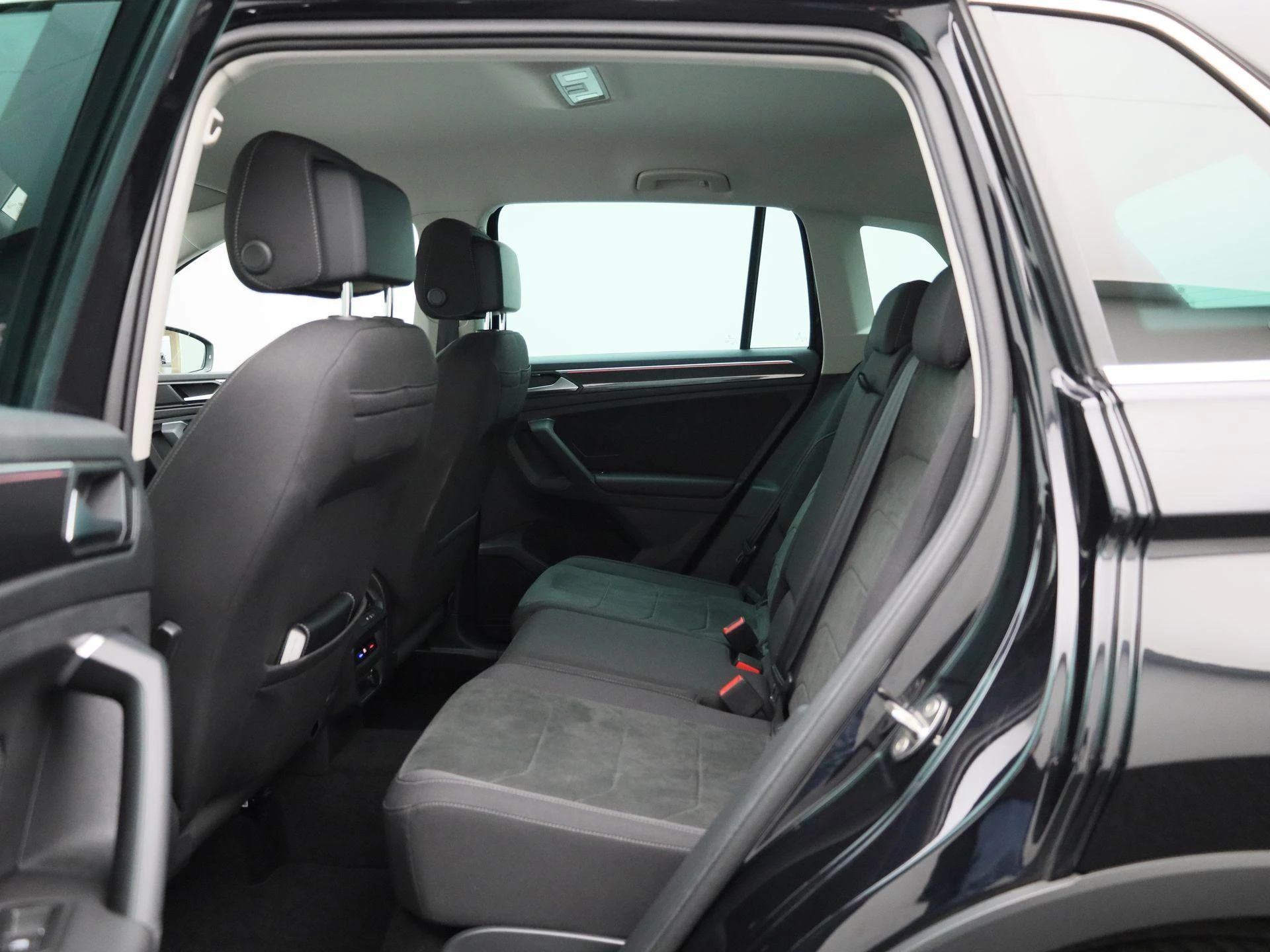 Volkswagen-Tiguan-image-9
