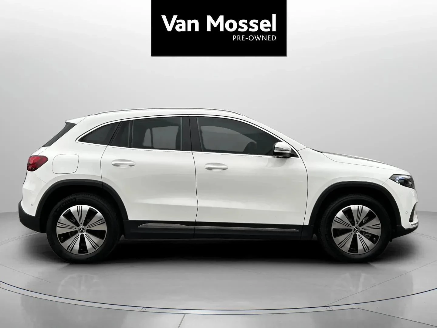 Mercedes-Benz-EQA-image-3