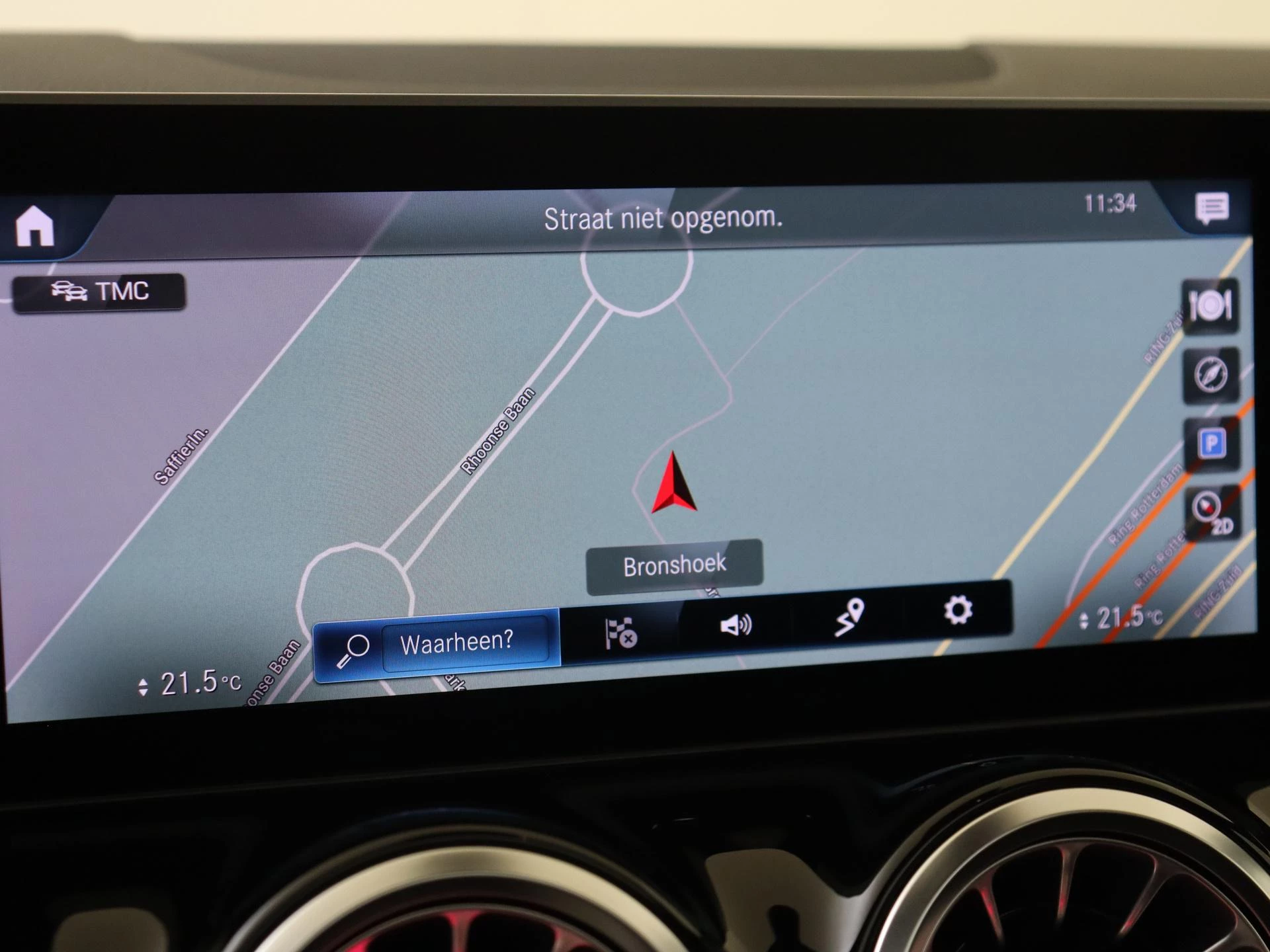 Mercedes-Benz-GLA-image-17