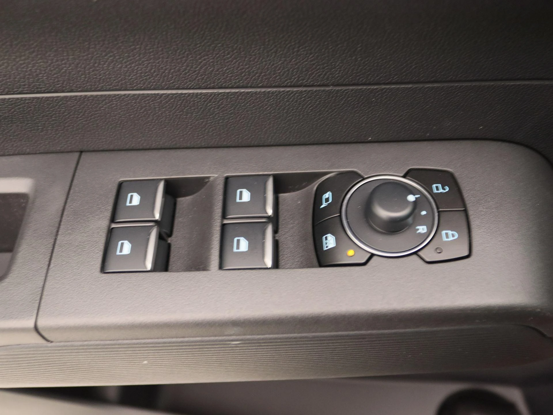 Ford-E-Transit Courier-image-19