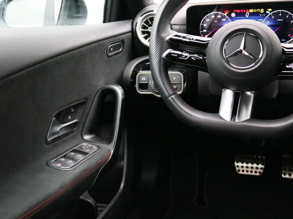 Mercedes-Benz-A-Klasse-image-5