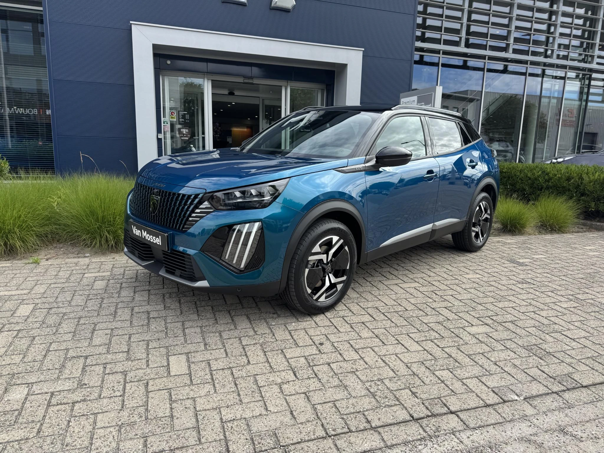 Peugeot-2008-image-2