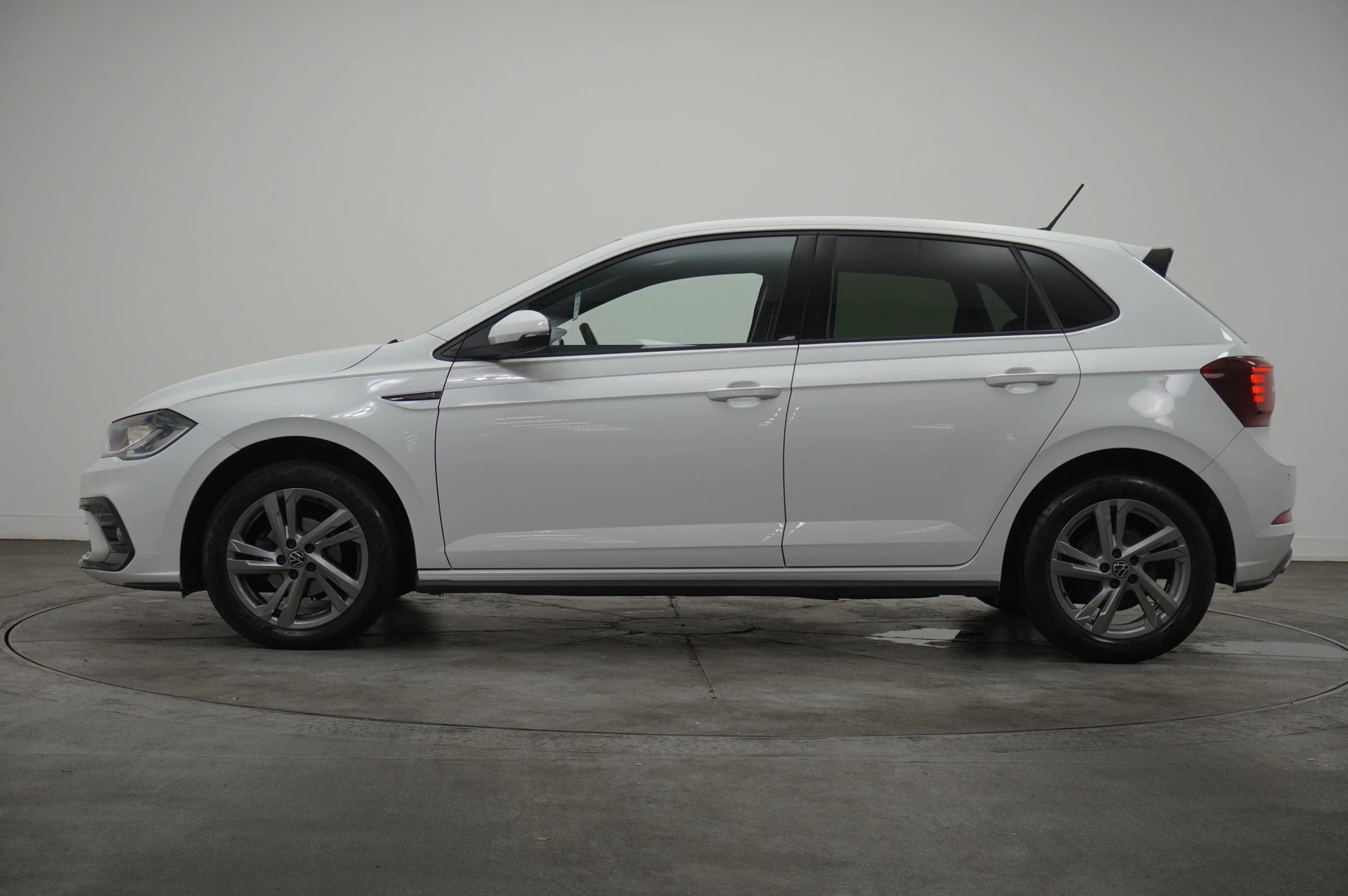 Volkswagen-Polo-image-19