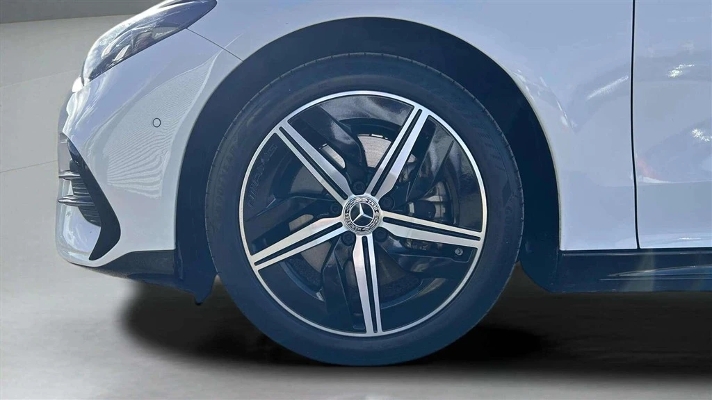 Mercedes-Benz-CLA-image-8