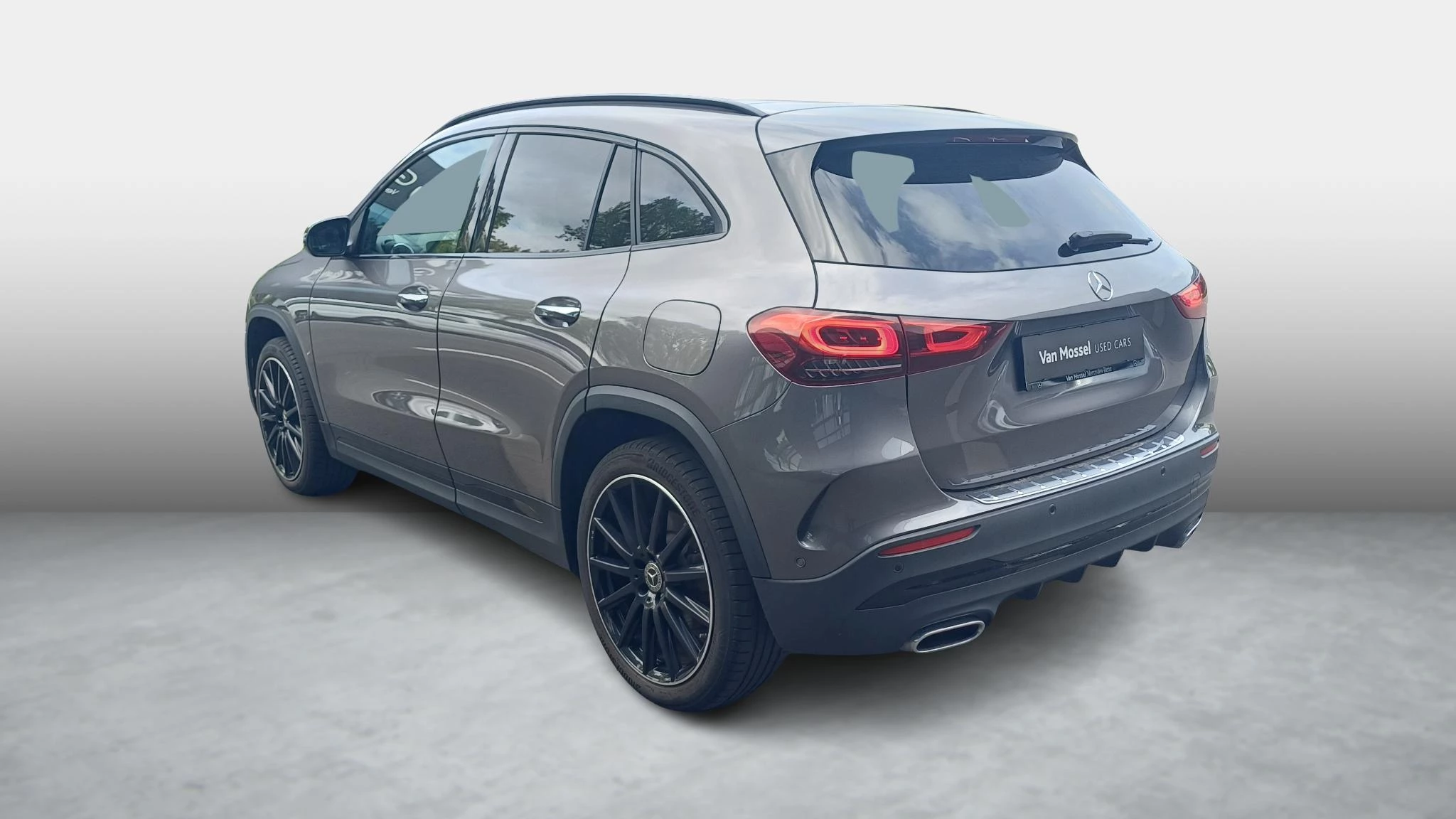 Mercedes-Benz GLA 250 e AMG Line + LEDER + PANO + MULTIBEAM + HEAD UP + CARPLAY +