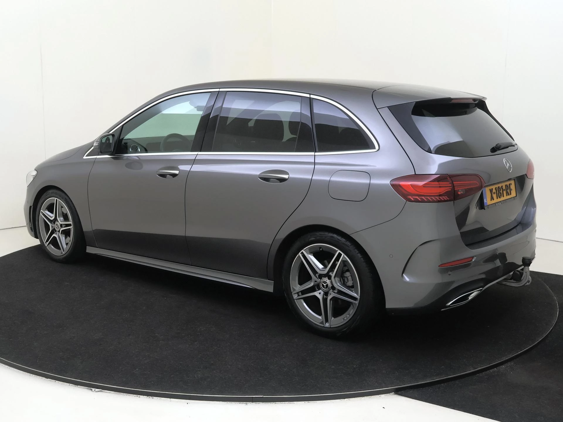 Mercedes-Benz-B-Klasse-image-2