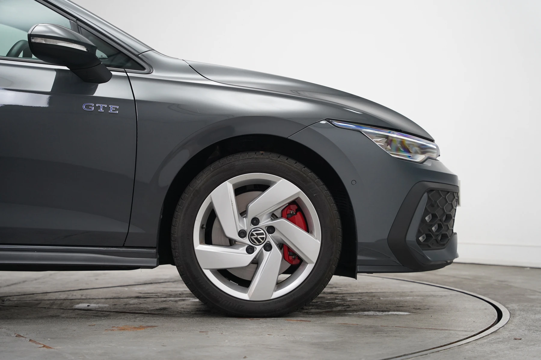 Volkswagen-Golf-image-34