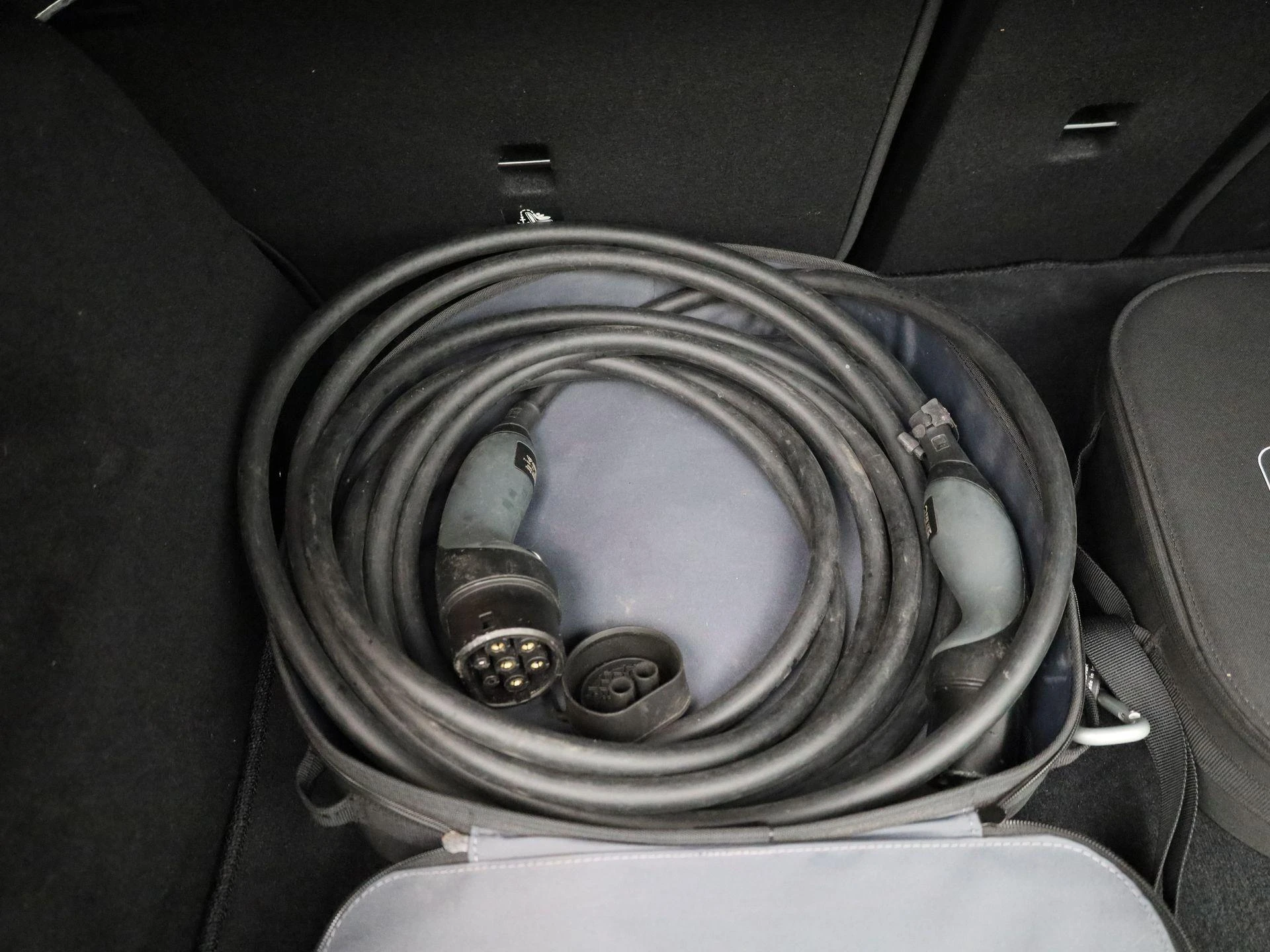 Mercedes-Benz-EQA-image-11