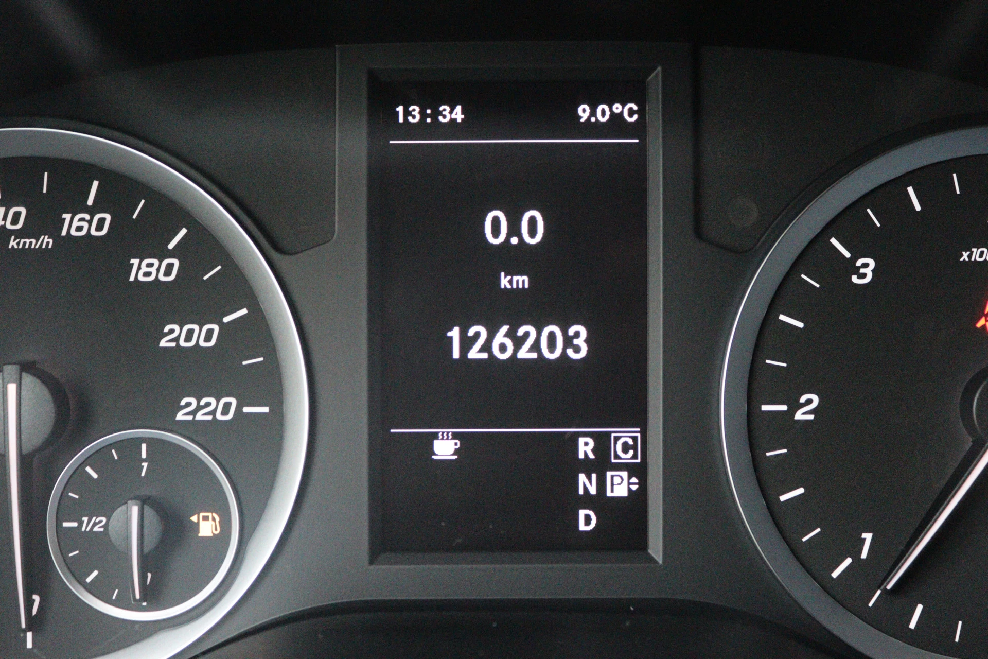 Mercedes-Benz-Vito-image-5