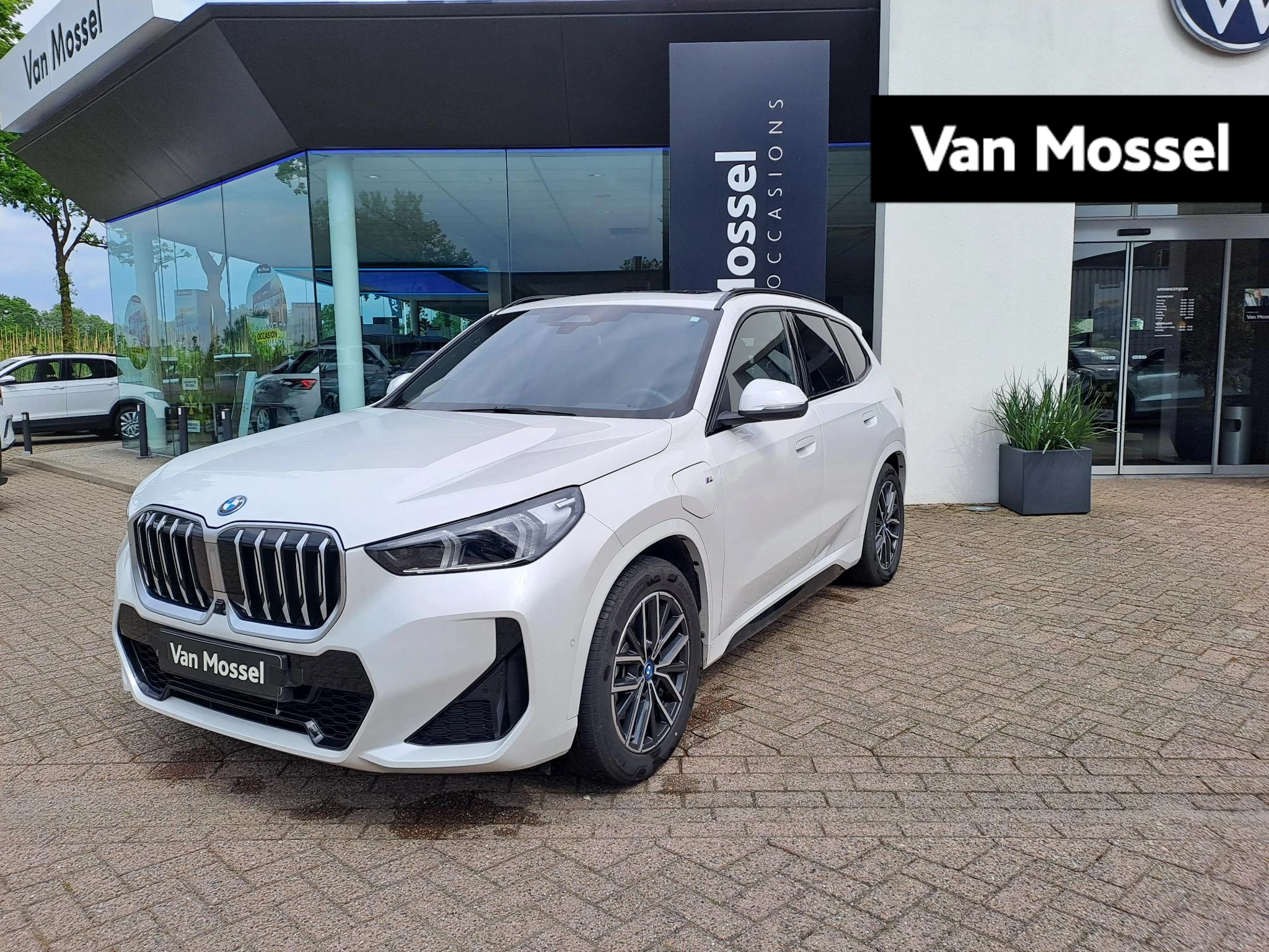BMW-X1-image-0