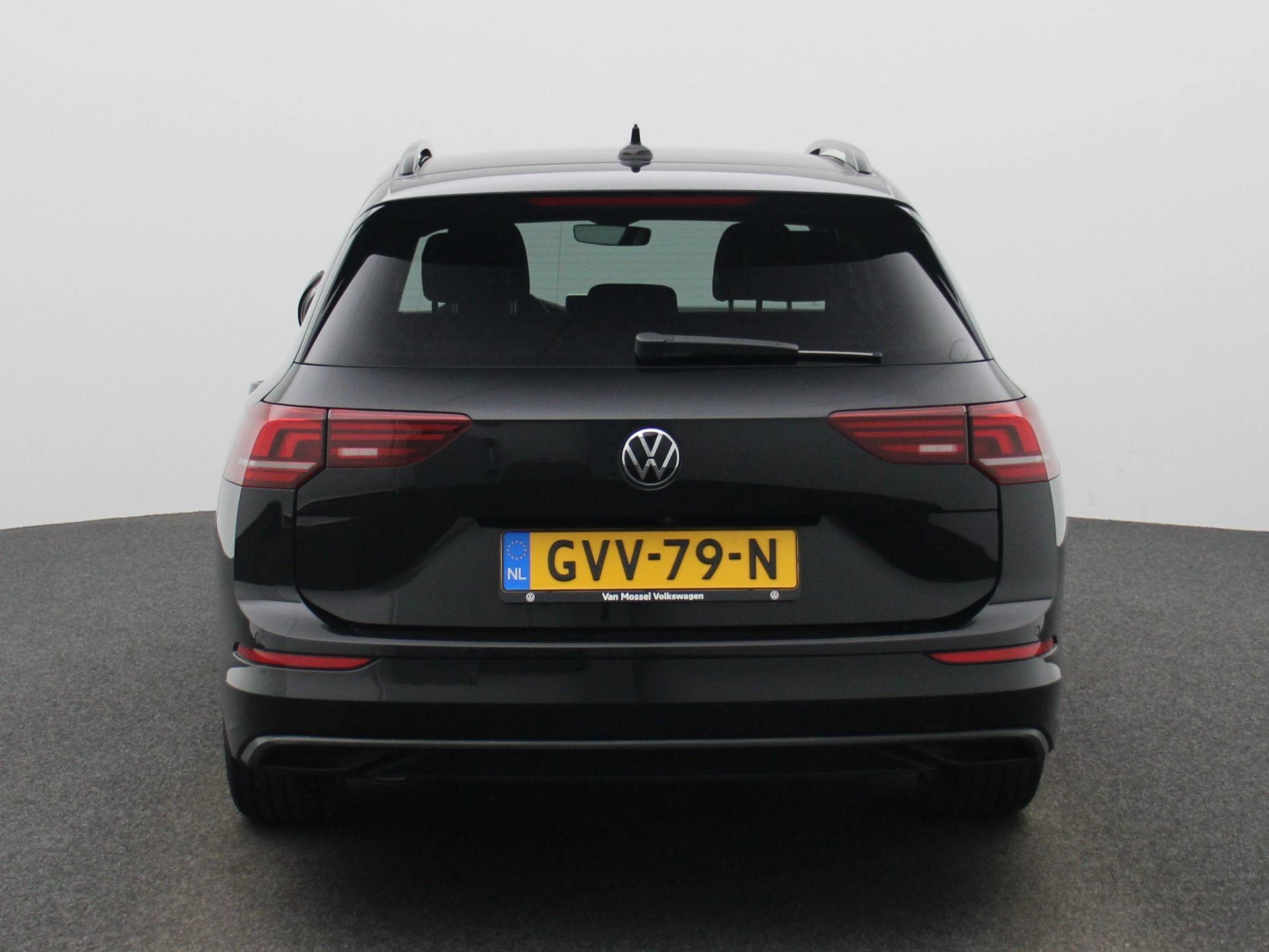 Volkswagen-Golf-image-4