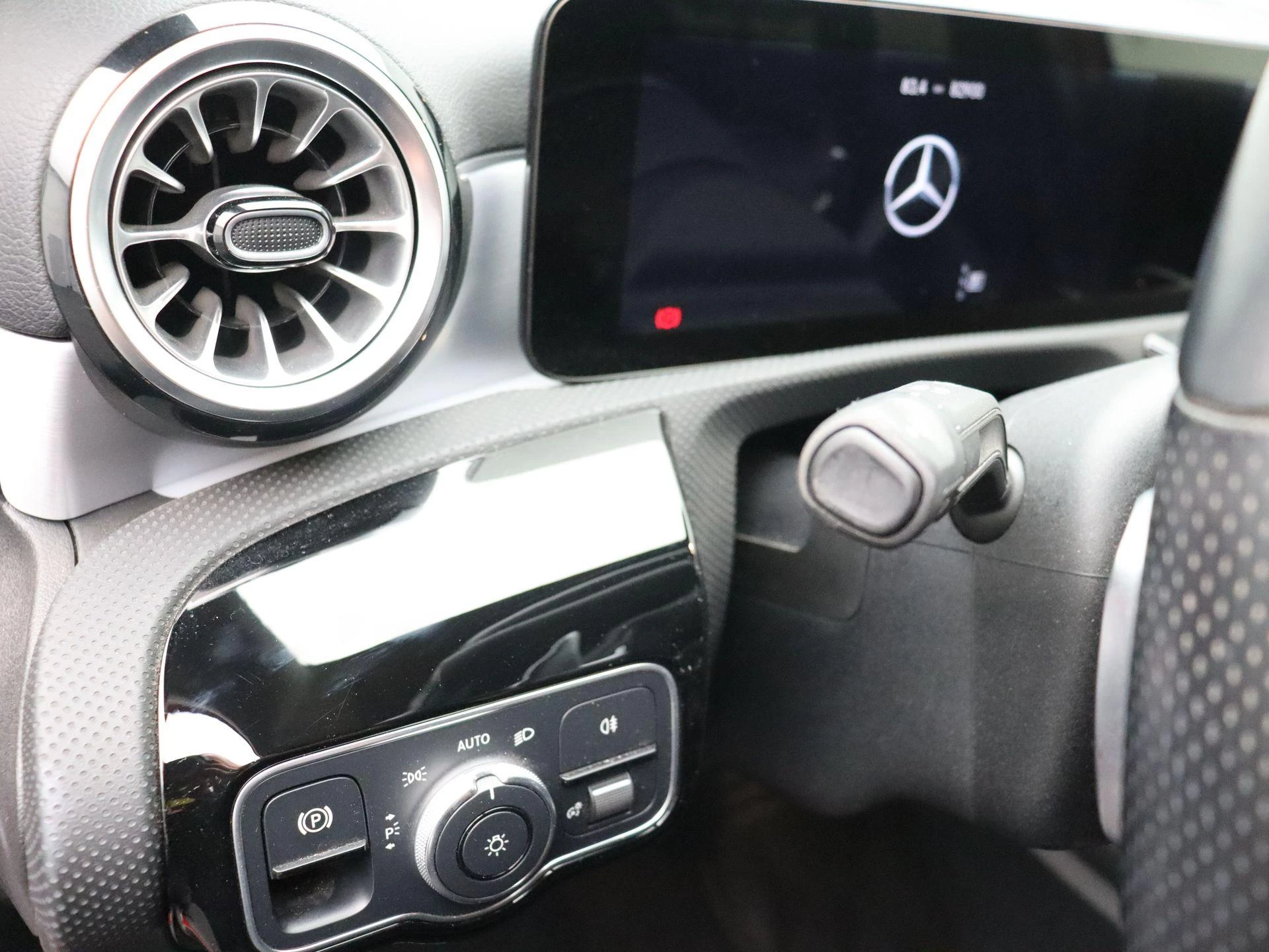 Mercedes-Benz Classe A 180 AMG Line Sedan + NIGHTPAKKET + LED + CAMERA +