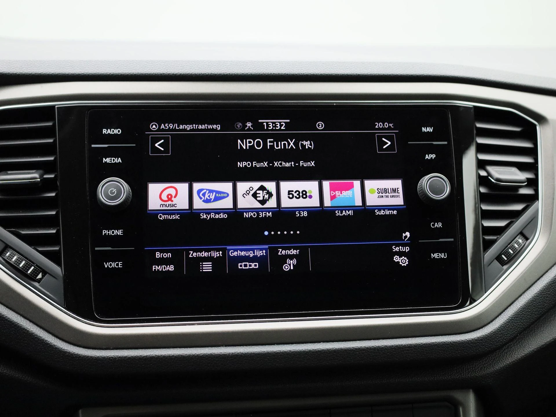 Volkswagen-T-Roc-image-19