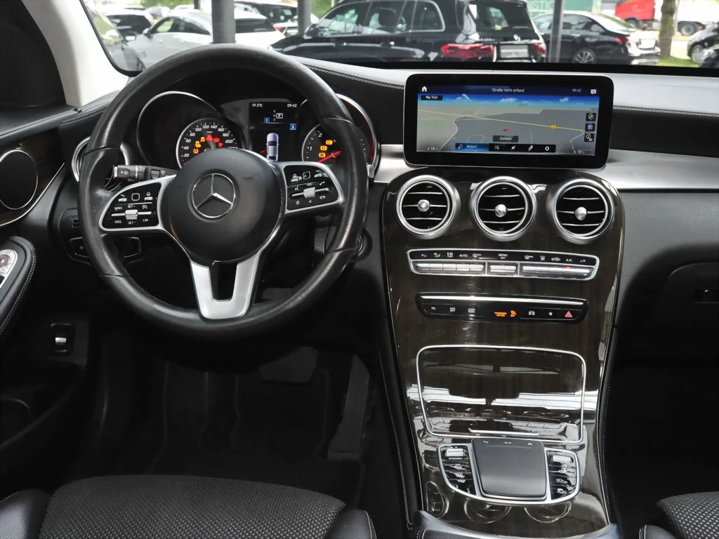 Mercedes-Benz-GLC 300 de-image-9