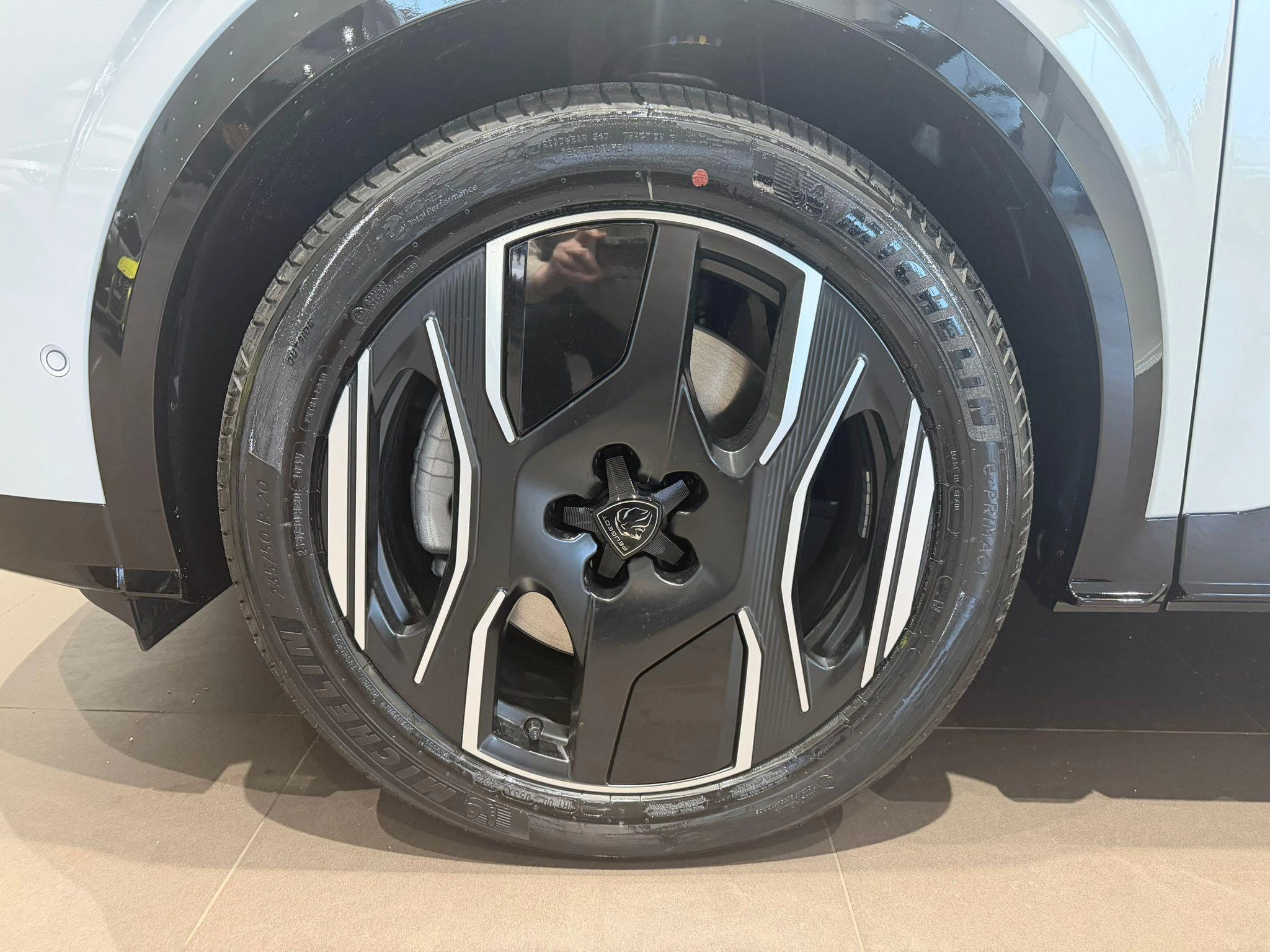 Peugeot-e-3008-image-12