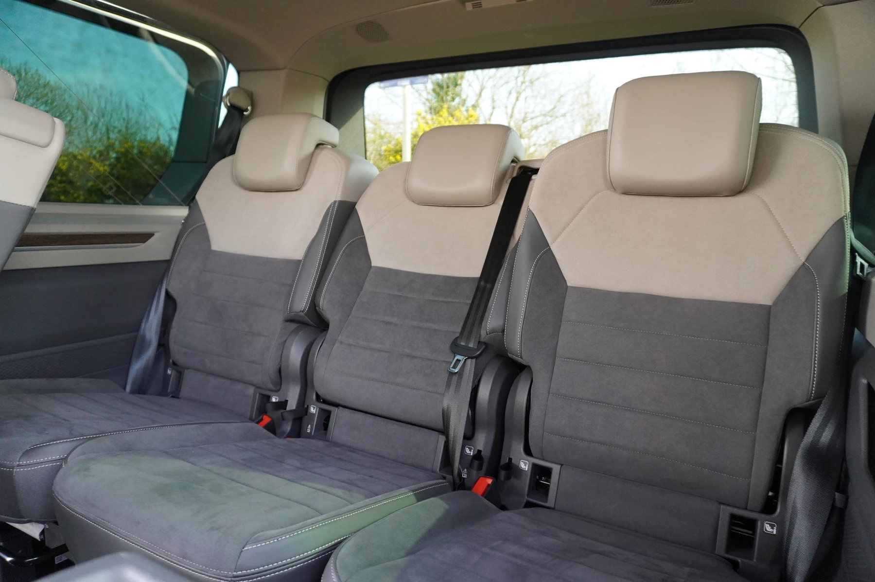 Volkswagen-Multivan-image-11