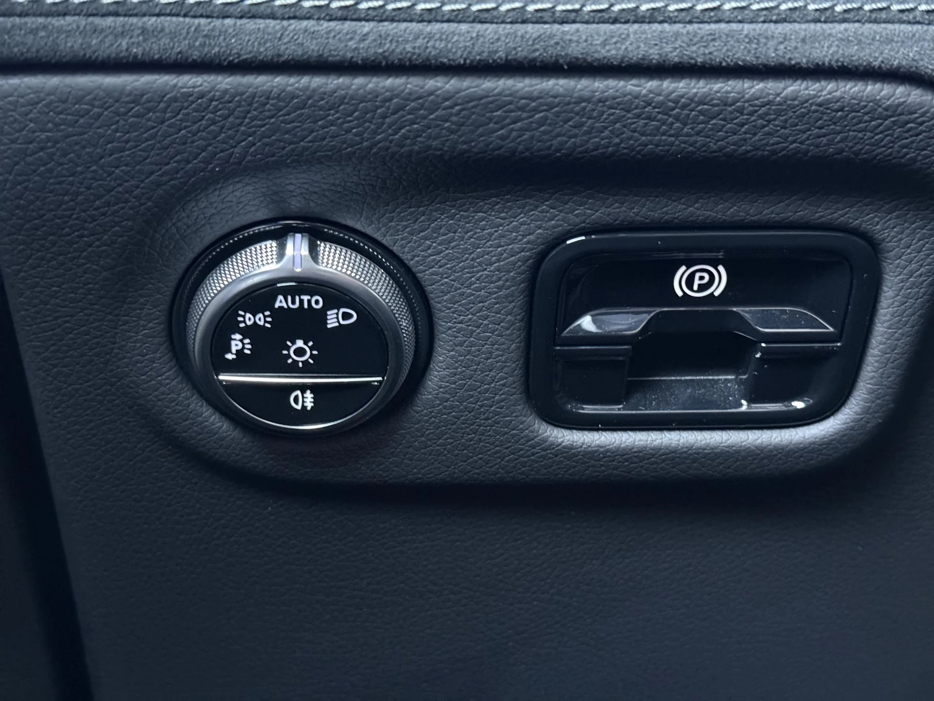 Mercedes-Benz-EQE-image-25