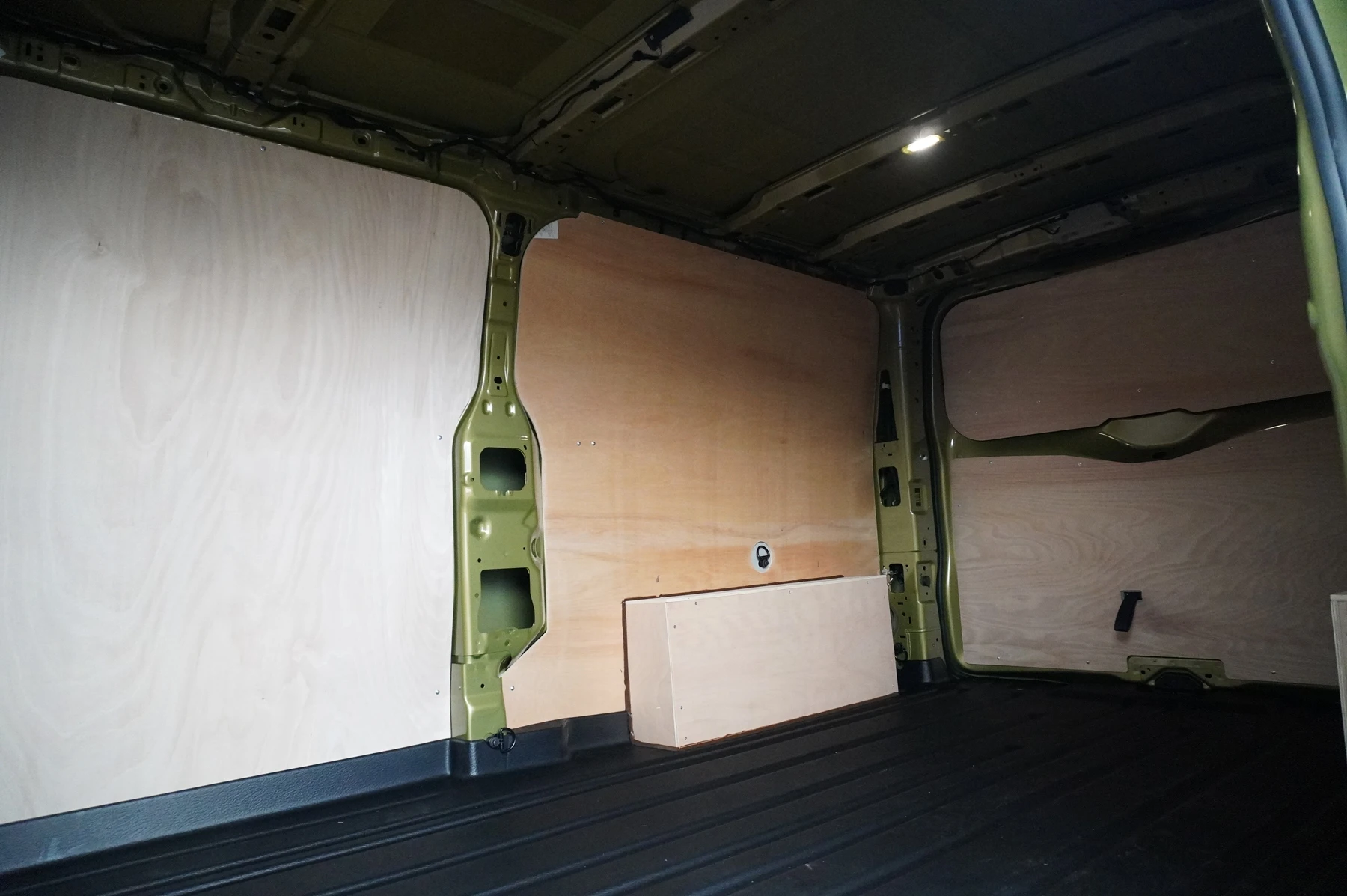 Volkswagen-Transporter-image-9