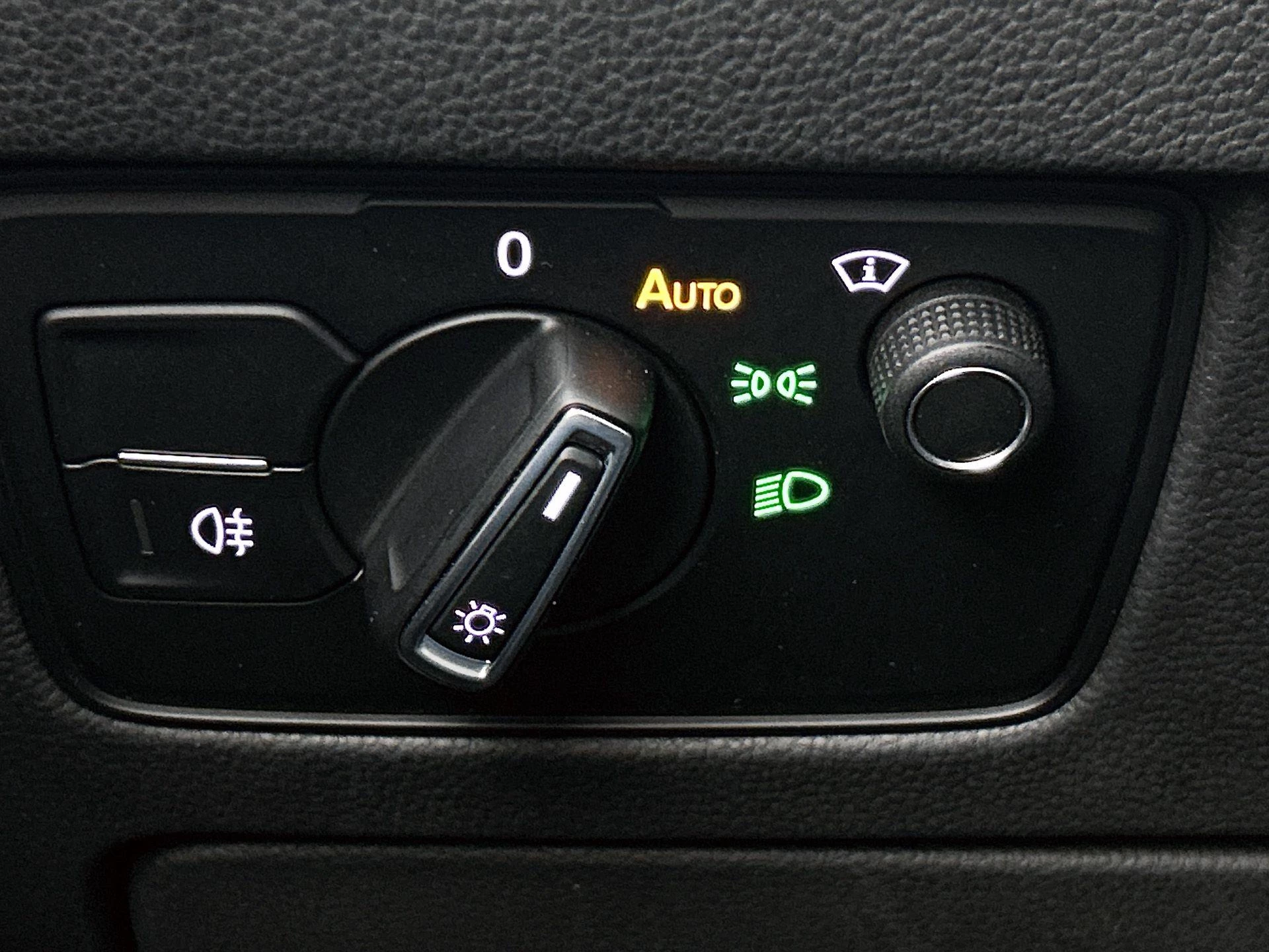 Volkswagen-Passat-image-28